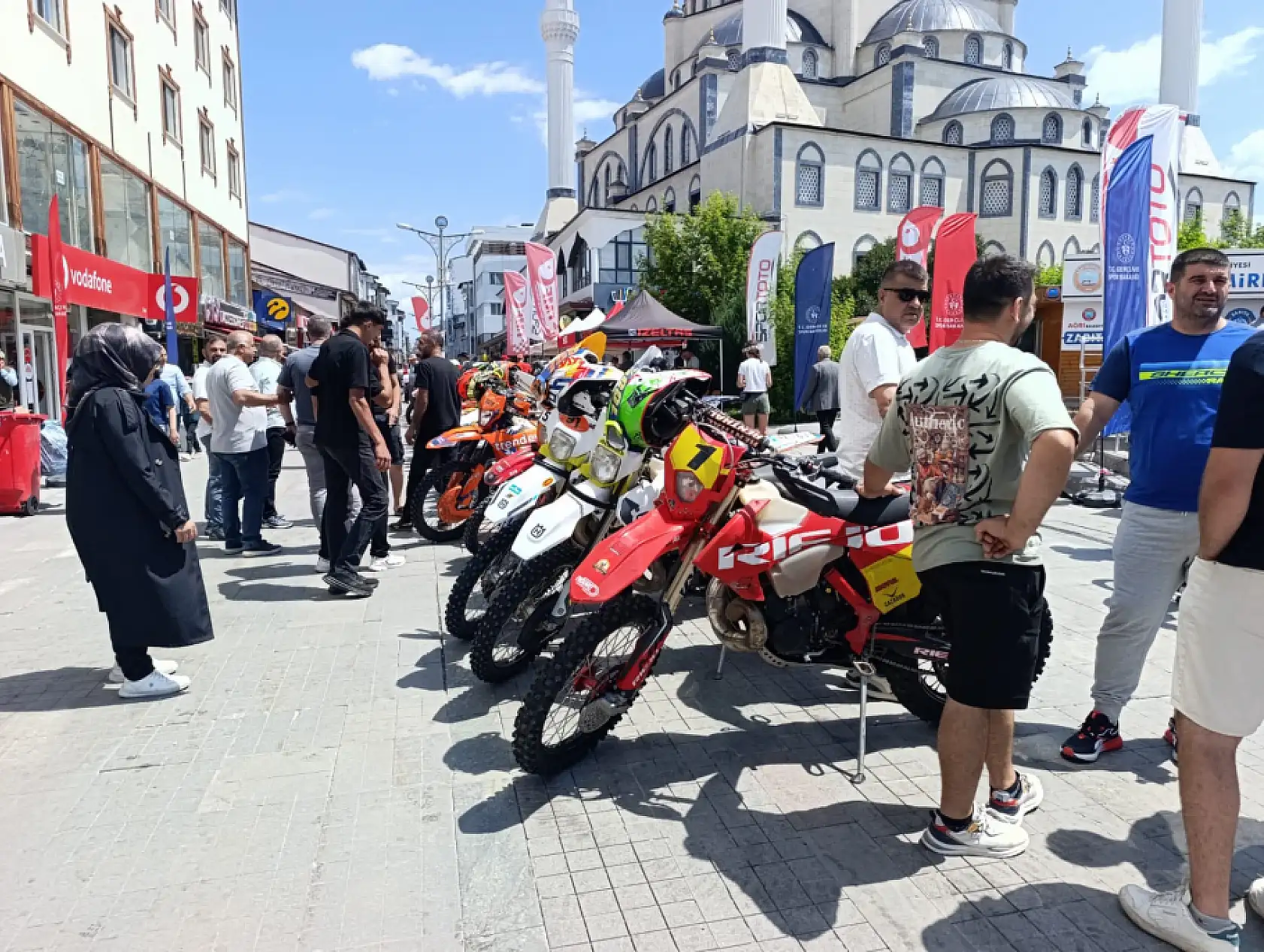 Şampiyona öncesi Ağrı sokaklarında nefes kesen gösteri