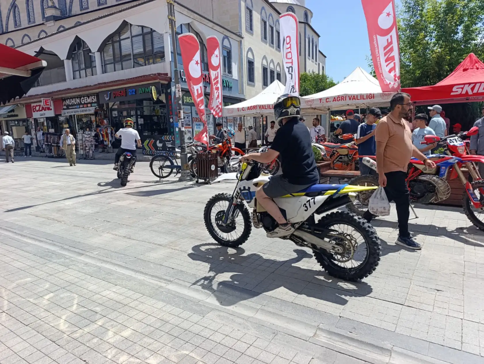 Şampiyona öncesi Ağrı sokaklarında nefes kesen gösteri