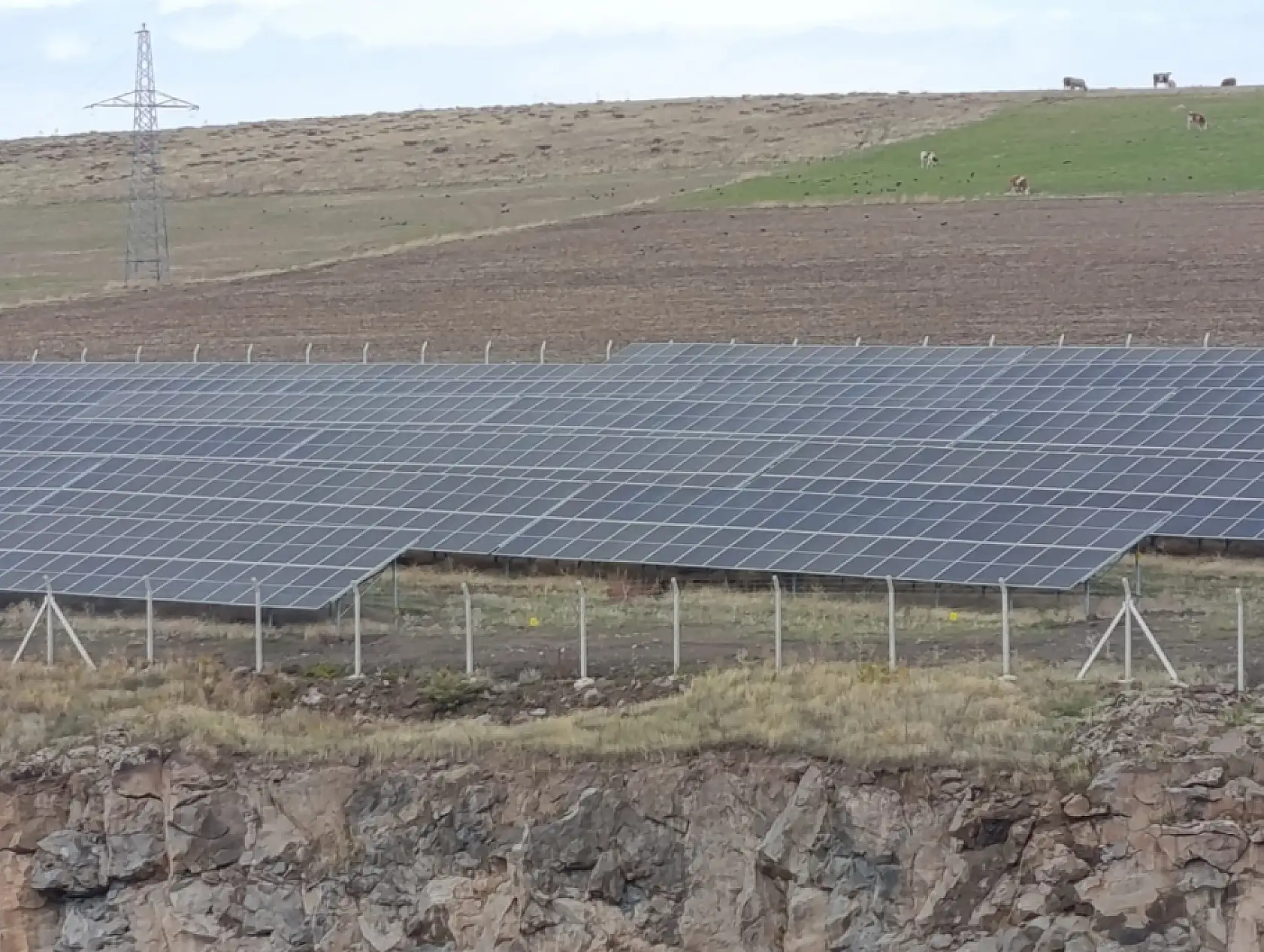 Ağrı'nın Hamur ilçesi kendi elektriğini üretmeye başladı! 1 megavatlık GES devrede