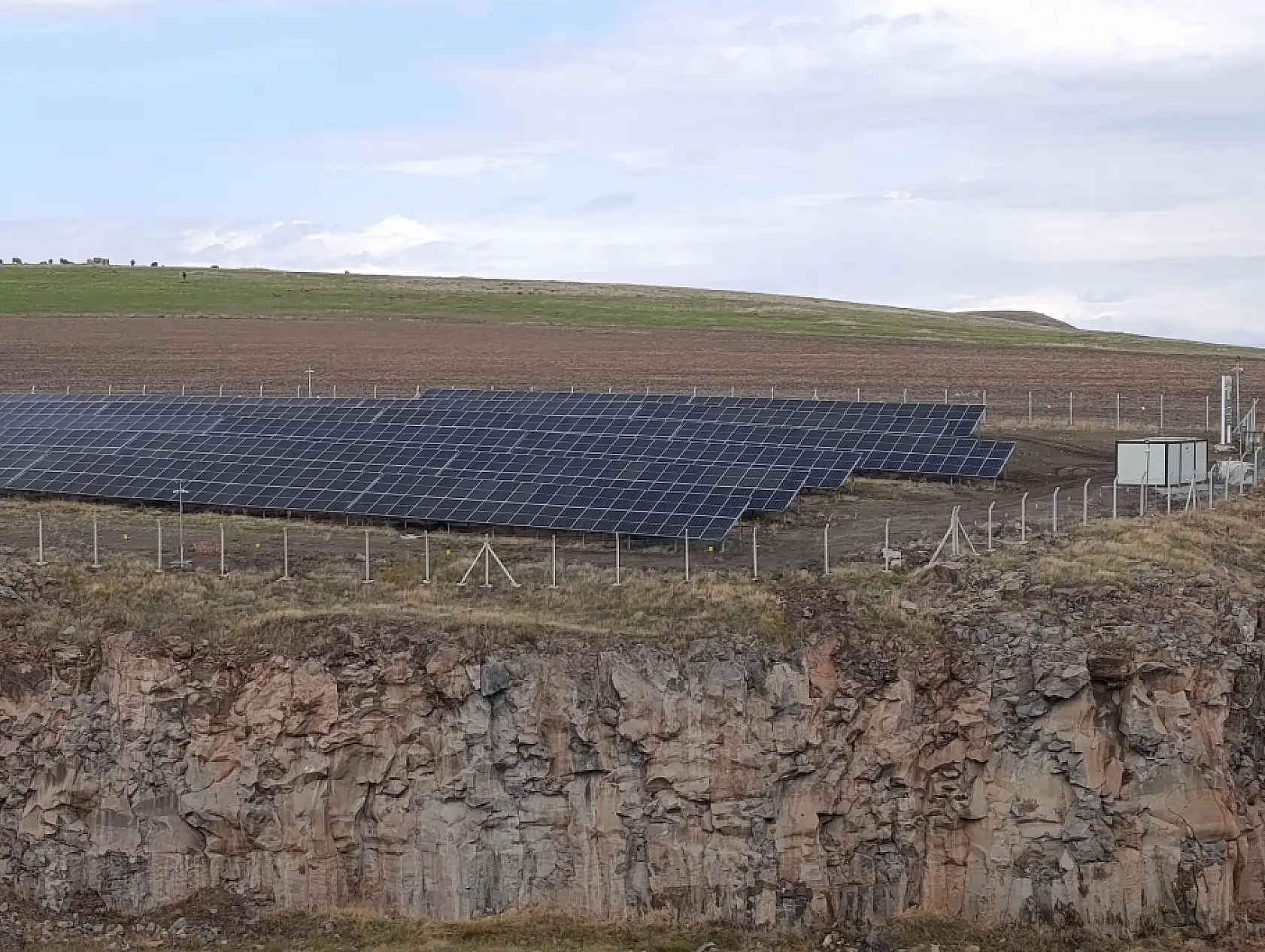 Ağrı'nın Hamur ilçesi kendi elektriğini üretmeye başladı! 1 megavatlık GES devrede
