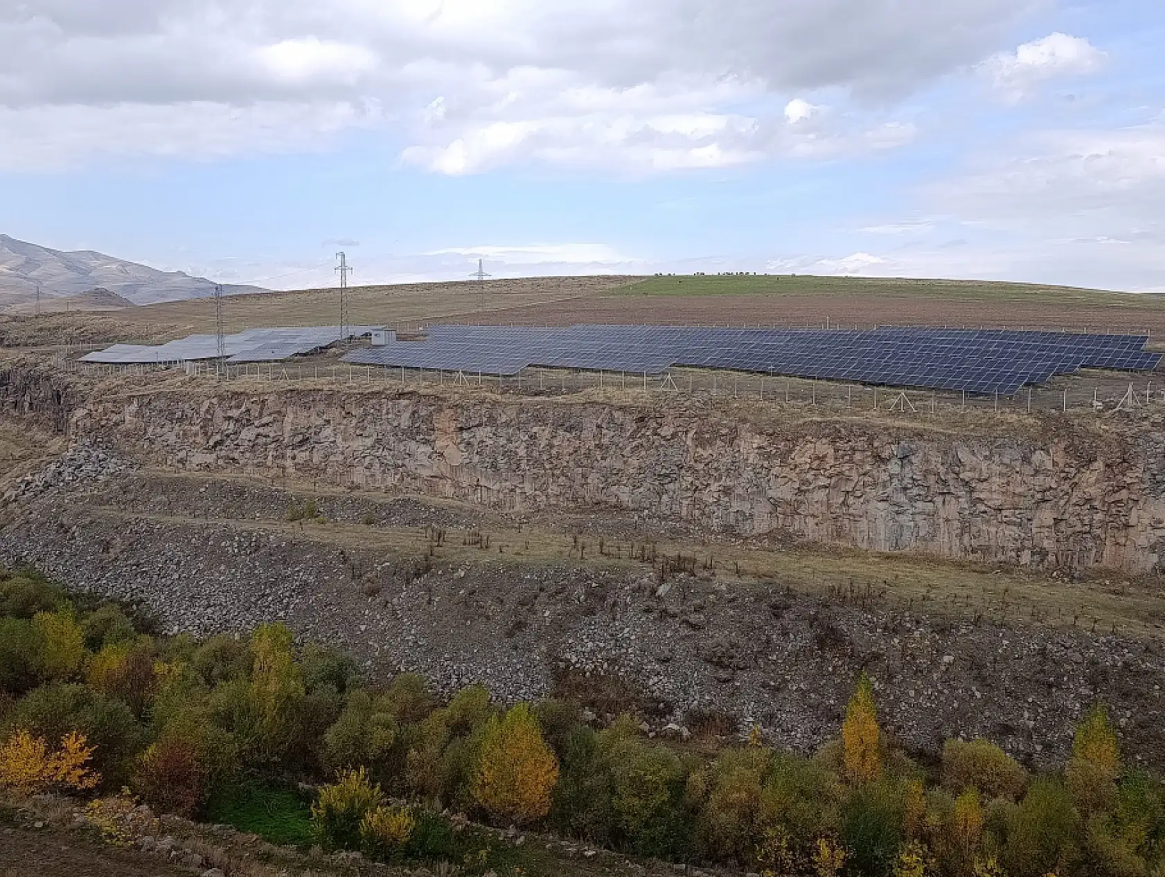 Ağrı'nın Hamur ilçesi kendi elektriğini üretmeye başladı! 1 megavatlık GES devrede
