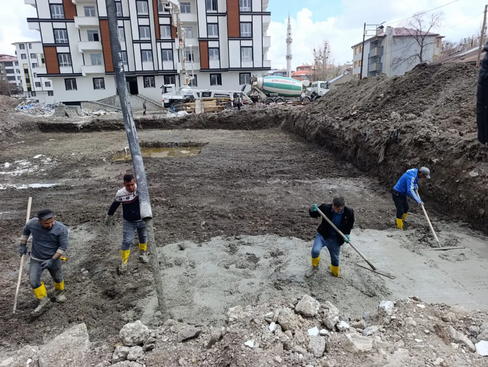 Ağrı'da inşaat sezonu başladı: İşçiler 1 Mayıs'ta da sahadaydı