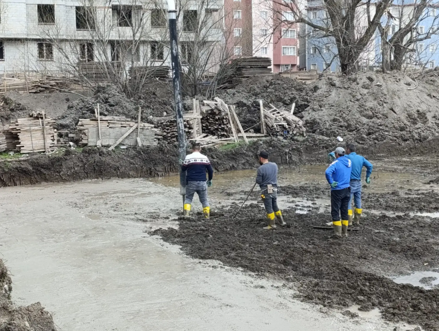 Ağrı'da inşaat sezonu başladı: İşçiler 1 Mayıs'ta da sahadaydı