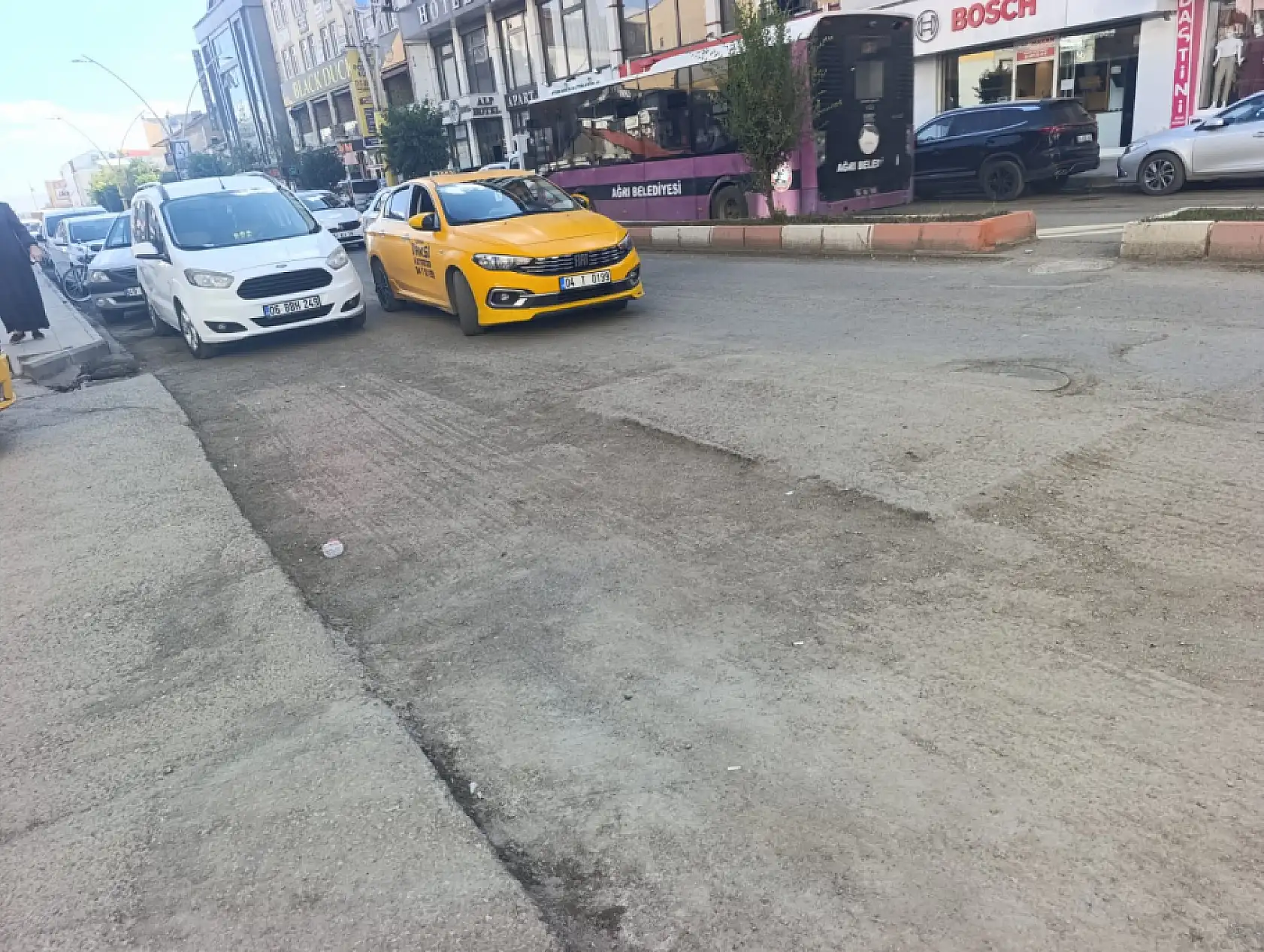 Ağrı'da kazılan yollar tepki çekti! Kağızman ve Yeni Van caddelerinde asfalt bekleniyor