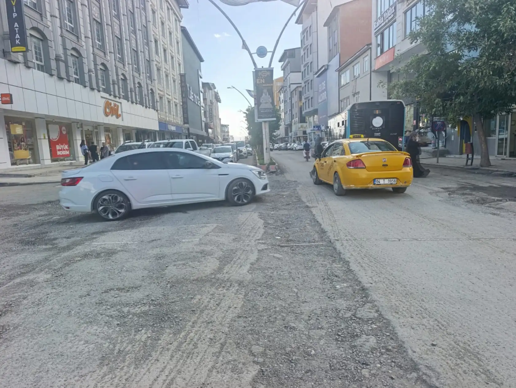 Ağrı'da kazılan yollar tepki çekti! Kağızman ve Yeni Van caddelerinde asfalt bekleniyor