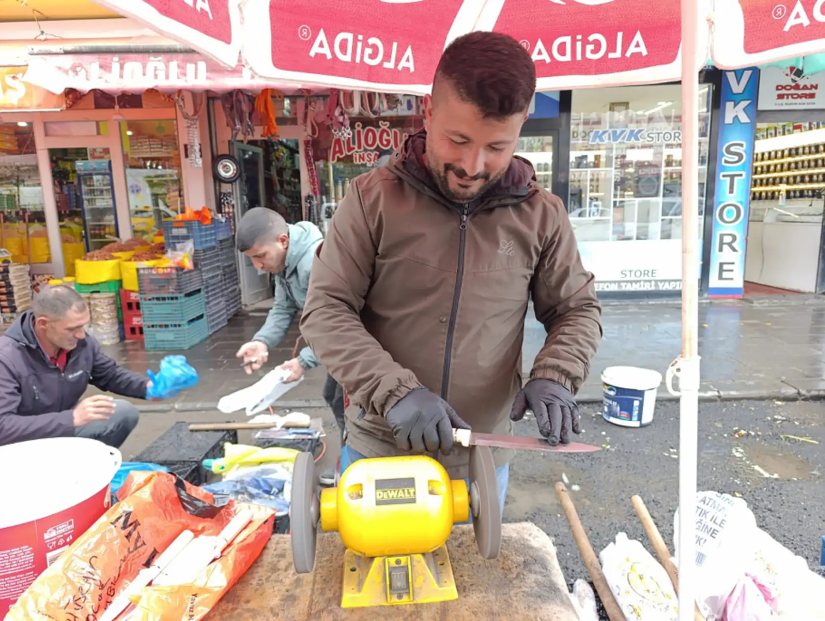 Kurban Bayramı öncesi Ağrı'da bıçak bileyicilerde yoğunluk başladı