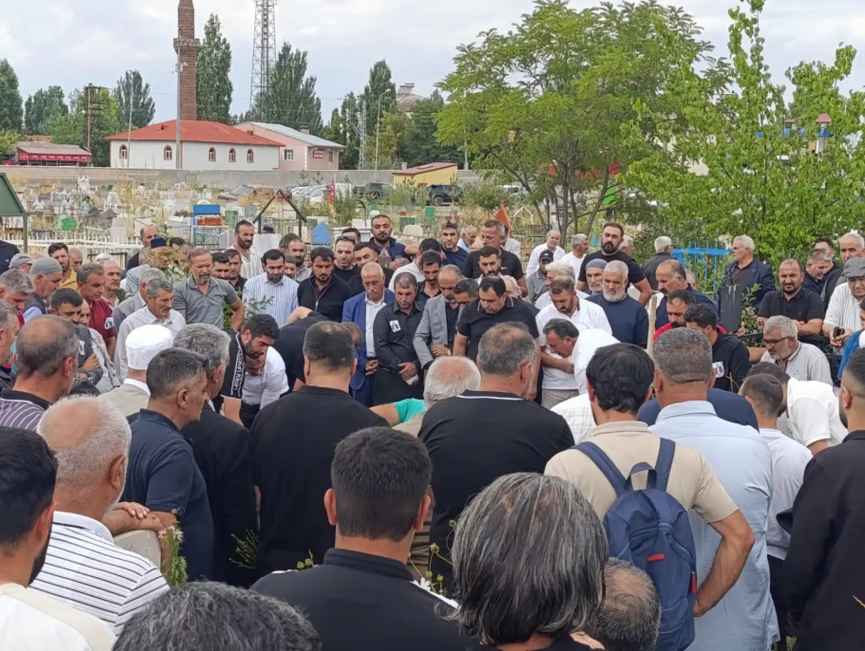 Ağrı, Belediye Eşbaşkanı Memet Akkuş'u gözyaşlarıyla uğurladı