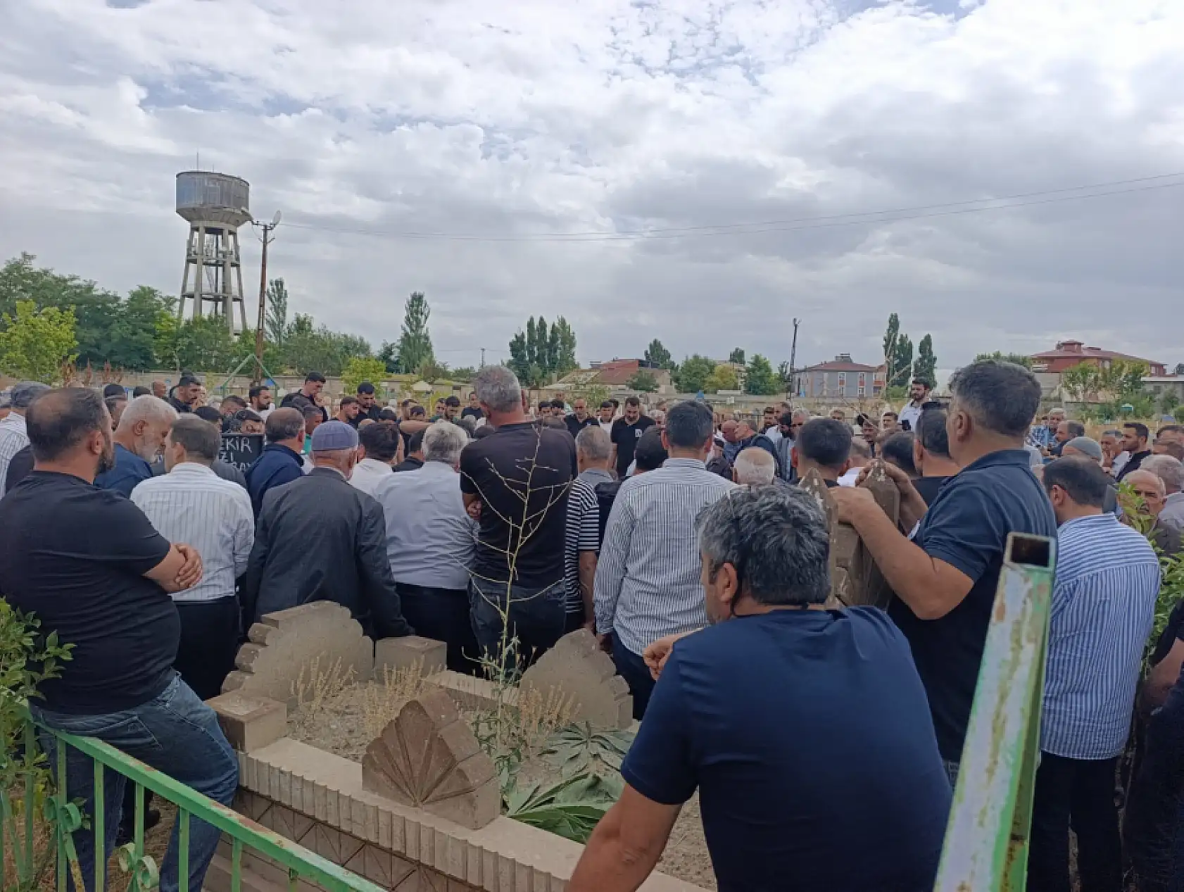 Ağrı, Belediye Eşbaşkanı Memet Akkuş'u gözyaşlarıyla uğurladı
