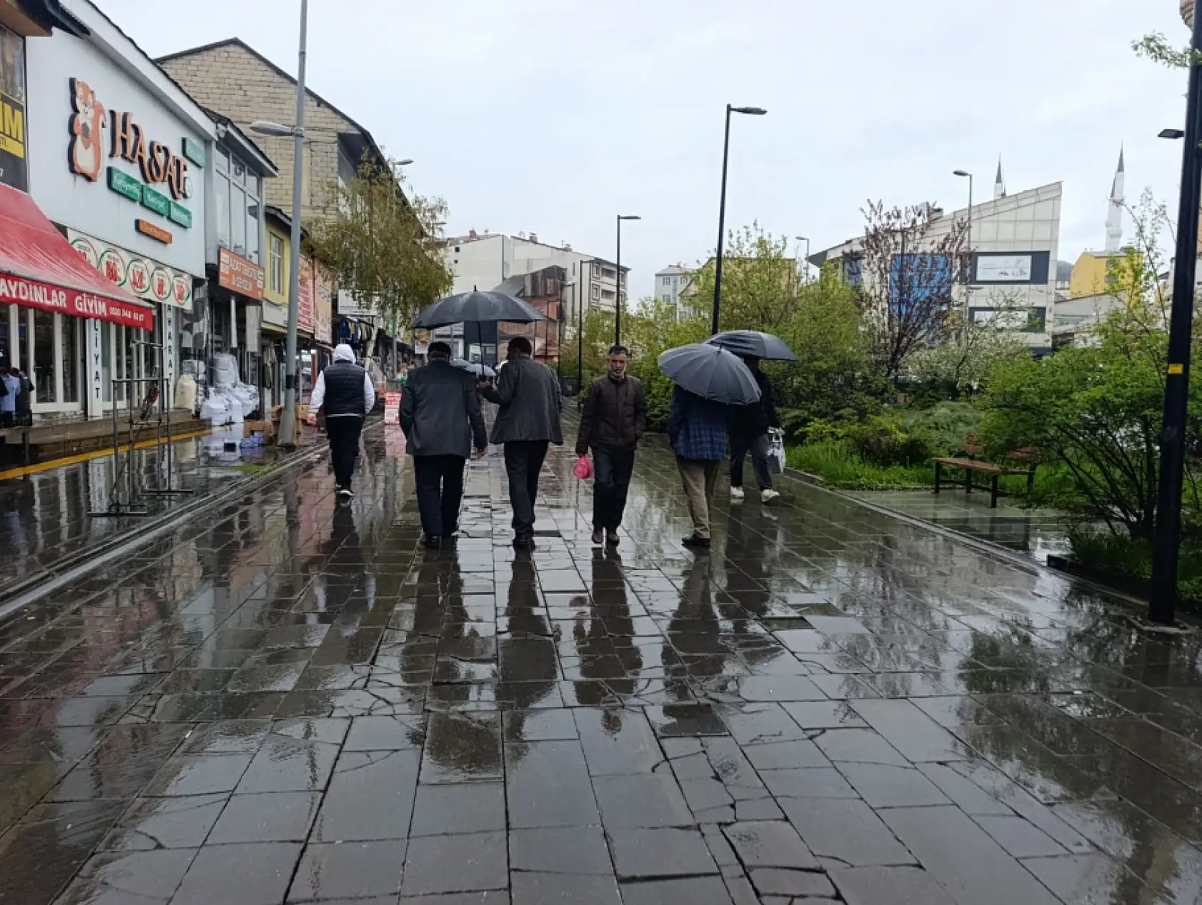 Sağanak yağış Ağrı'yı esir aldı