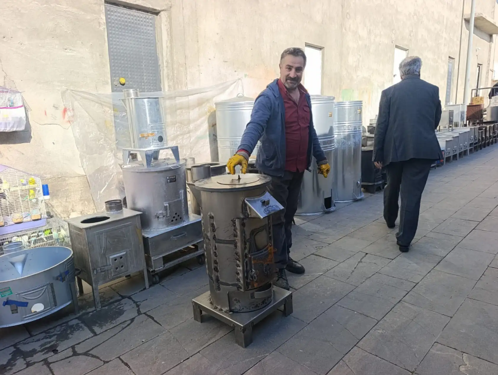 Ağrı'da soğuklar soba satışlarını artırdı! Fiyatlar 12 bin liraya kadar çıktı