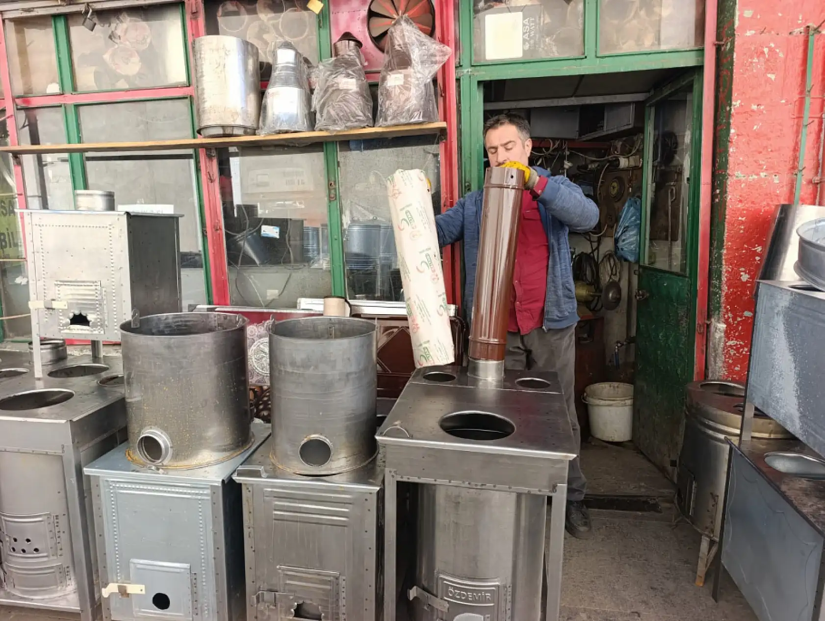 Ağrı'da soğuklar soba satışlarını artırdı! Fiyatlar 12 bin liraya kadar çıktı