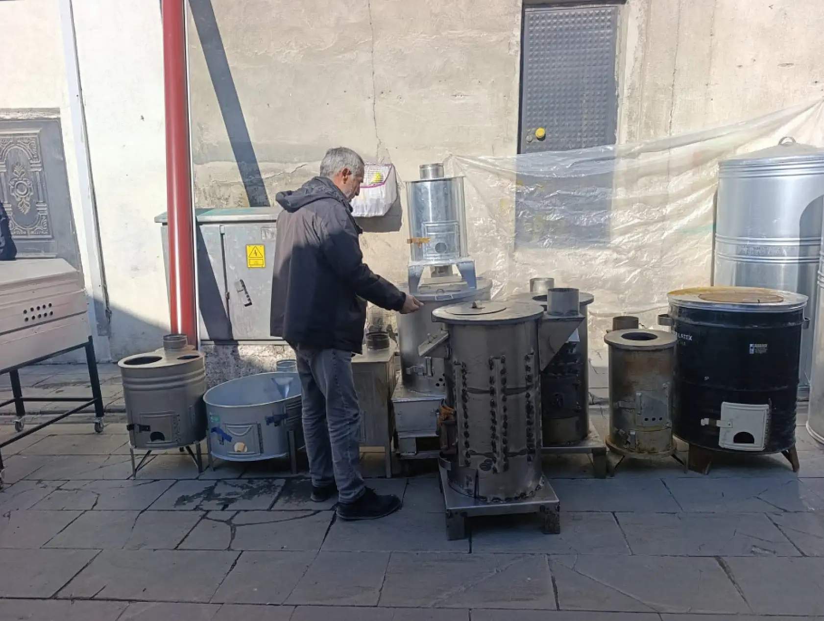 Ağrı'da soğuklar soba satışlarını artırdı! Fiyatlar 12 bin liraya kadar çıktı