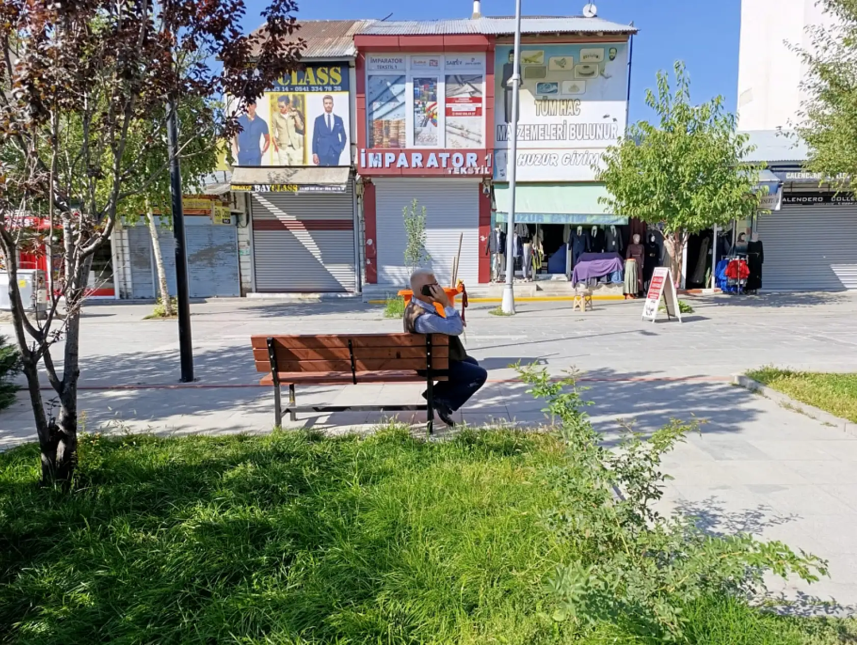 Ağrılılar yazdan sonbahara geçişi meydanda hissediyor