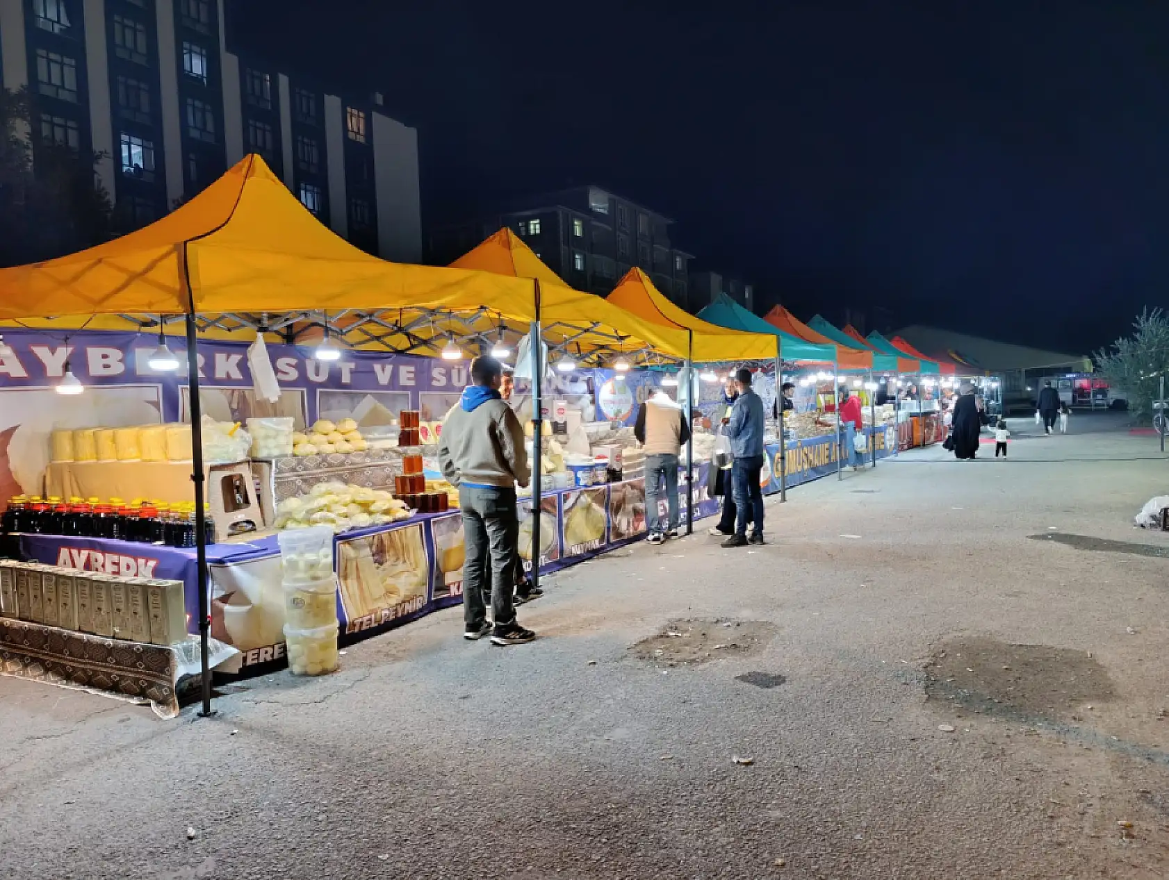 Millet Bahçesi'nde lezzet rüzgârı: Organik ürünlere yoğun ilgi