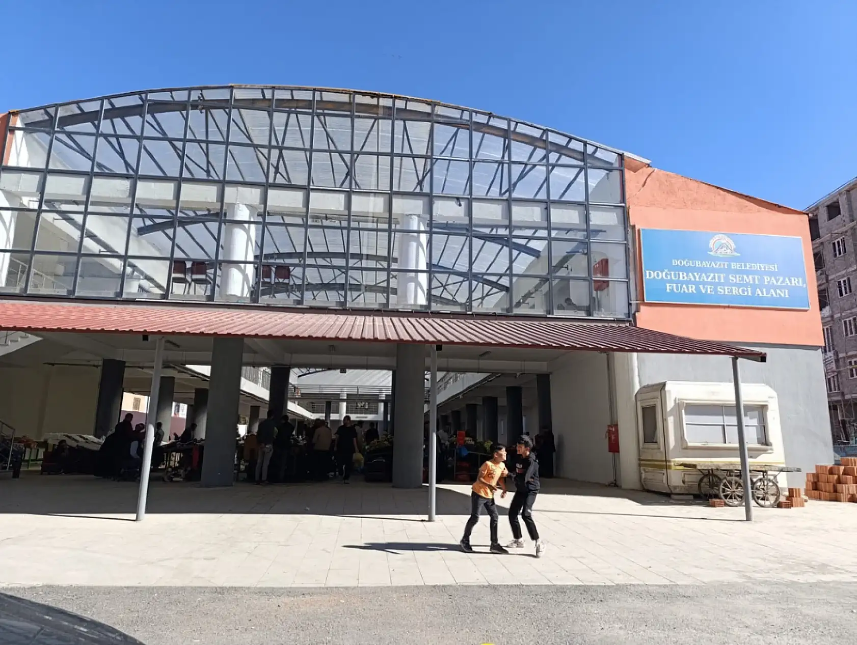 Doğubayazıt'ta yeni semt pazarı açıldı: Vatandaşlardan tam not aldı