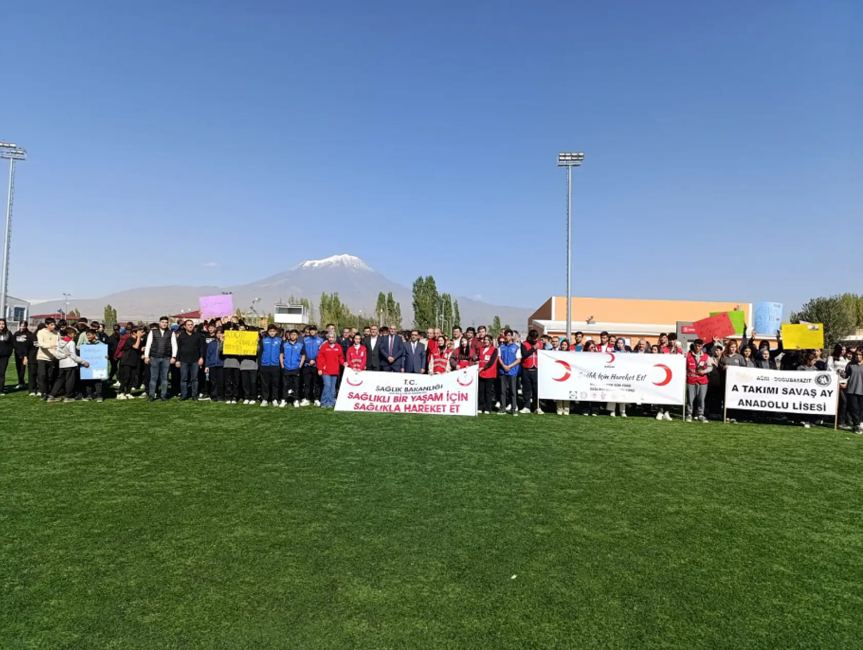 Dünya Yürüyüş Günü'nde Doğubayazıt halkı sağlık için bir araya geldi