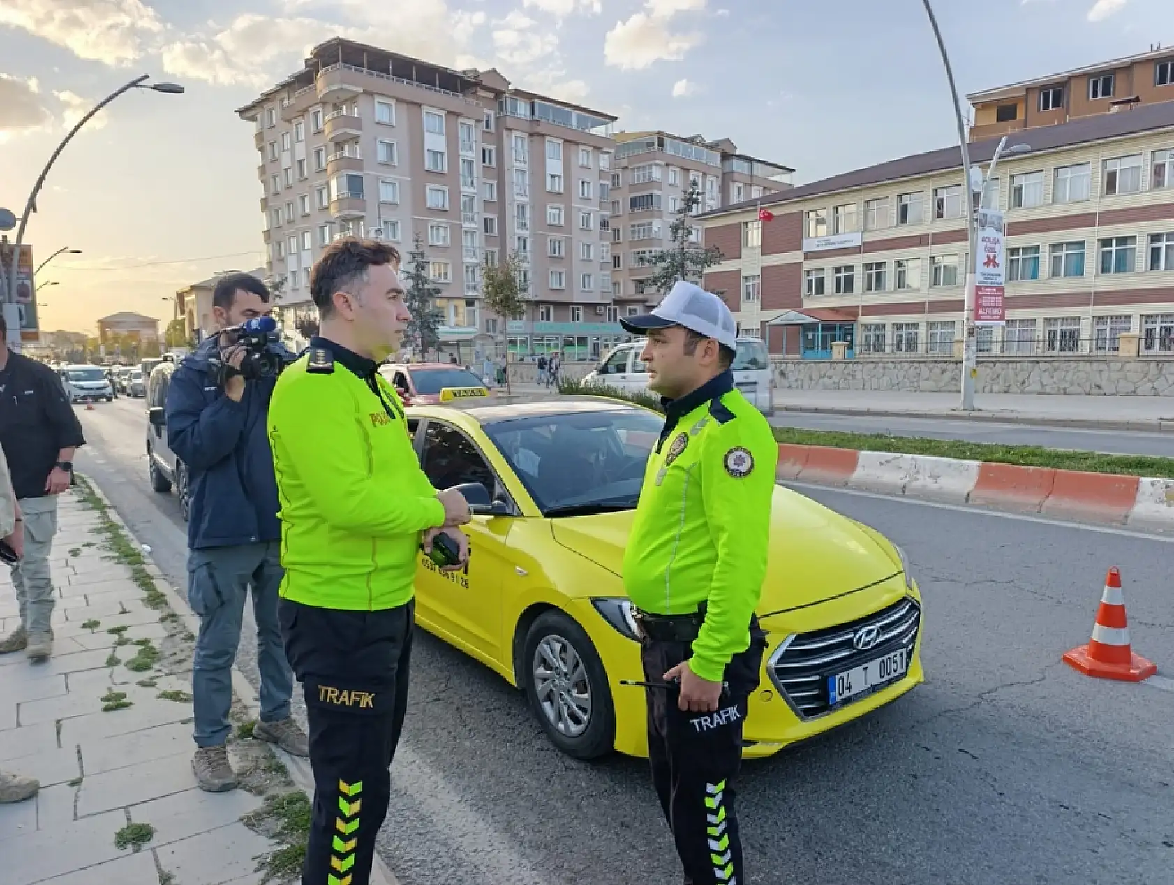 Ağrı Emniyet Müdürü Önder, sahada trafik ekiplerini denetledi