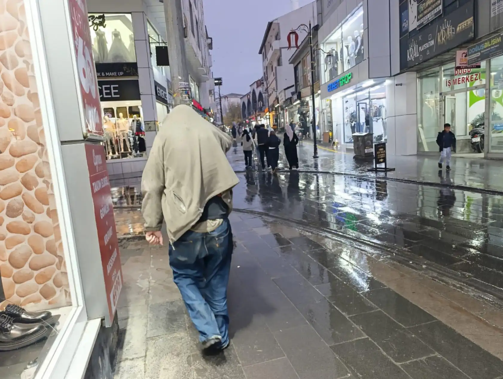 Akşam yağmuru Ağrı'yı etkisi altına aldı