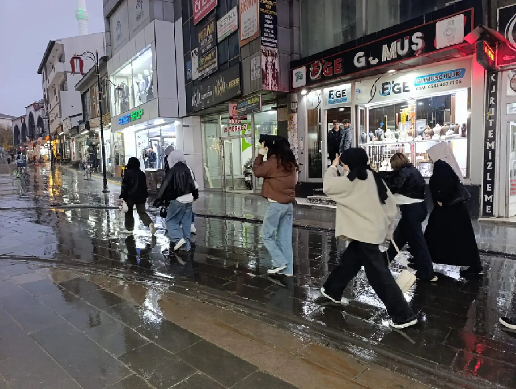 Akşam yağmuru Ağrı'yı etkisi altına aldı