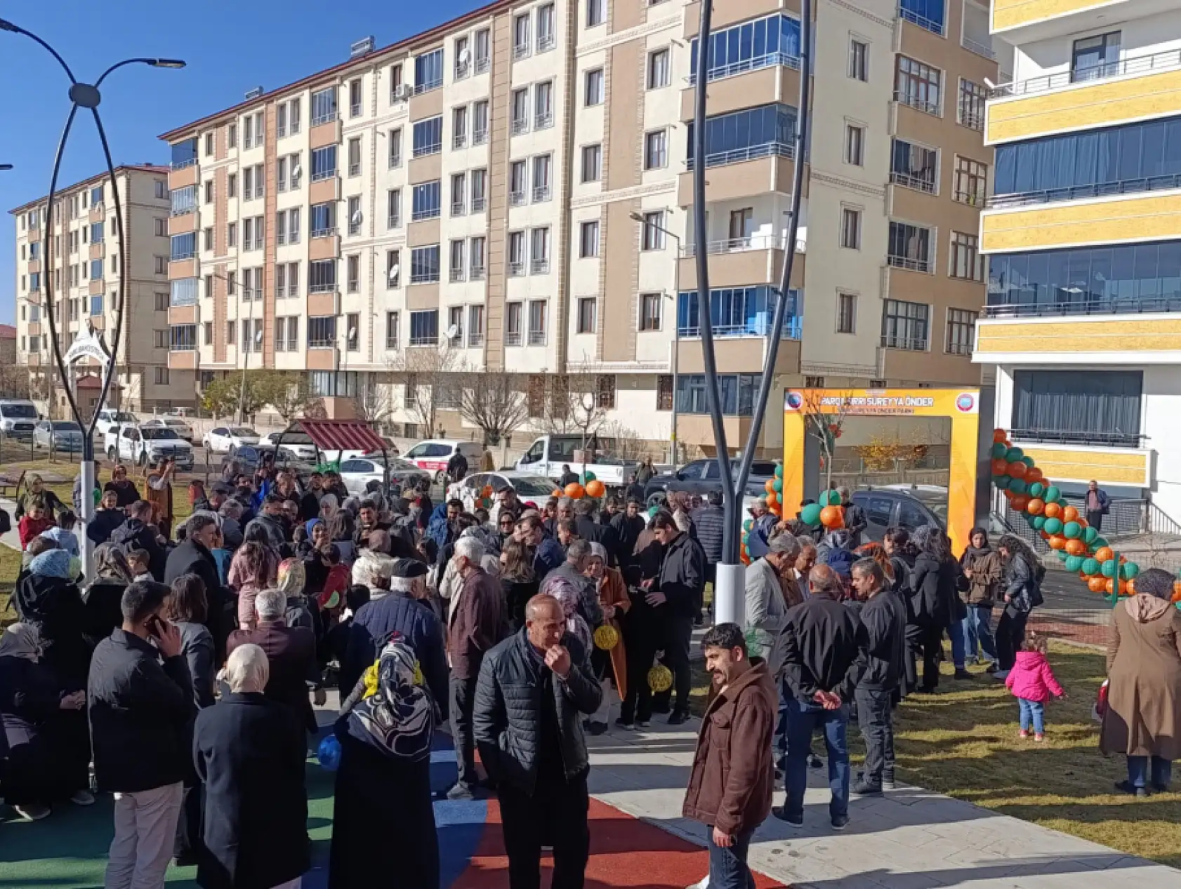 Ağrı'da Sırrı Süreyya Önder anısına park açıldı, çocukların sevinci açılışa renk kattı