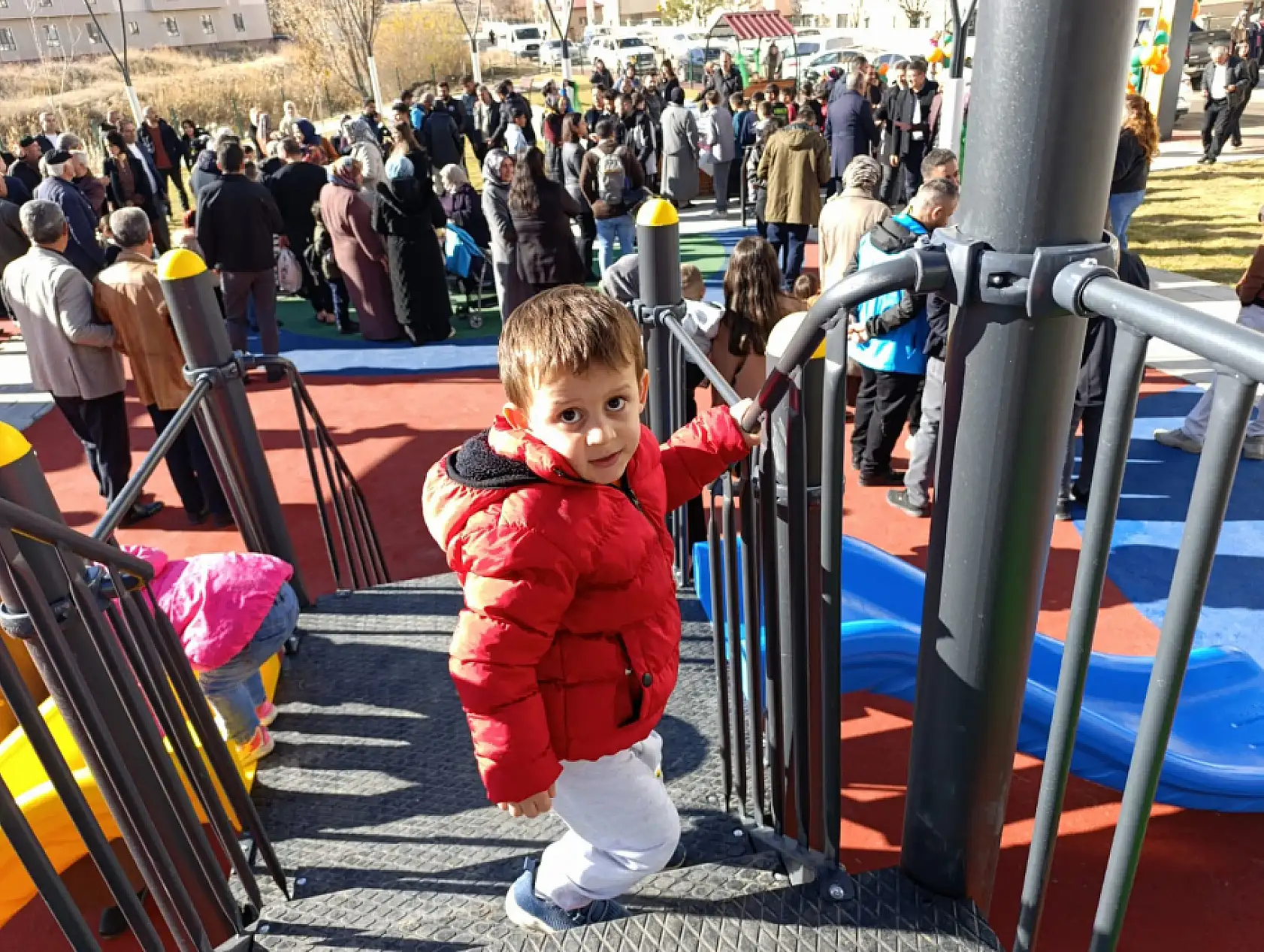 Ağrı'da Sırrı Süreyya Önder anısına park açıldı, çocukların sevinci açılışa renk kattı