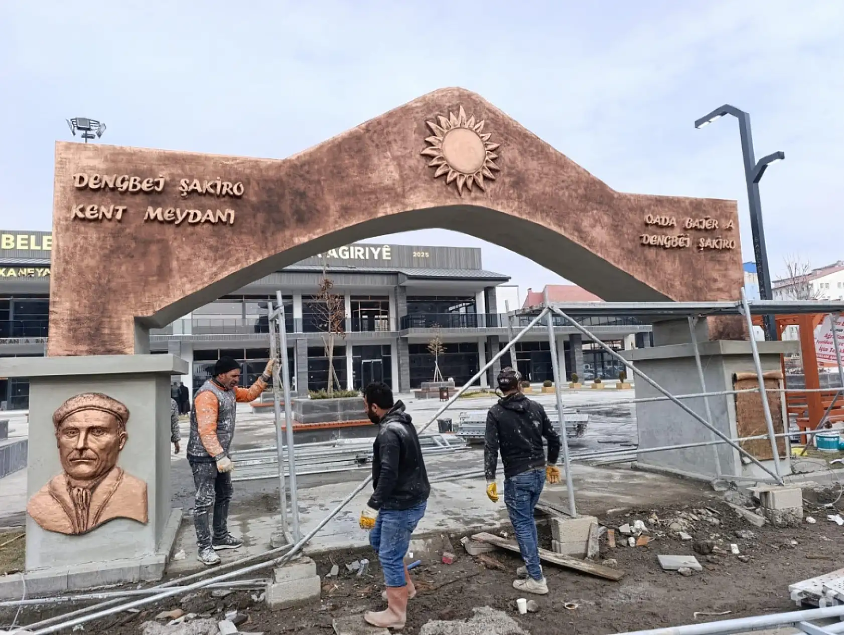 Ağrı Kent Meydanı açılış öncesi dış görünümüyle dikkat çekti