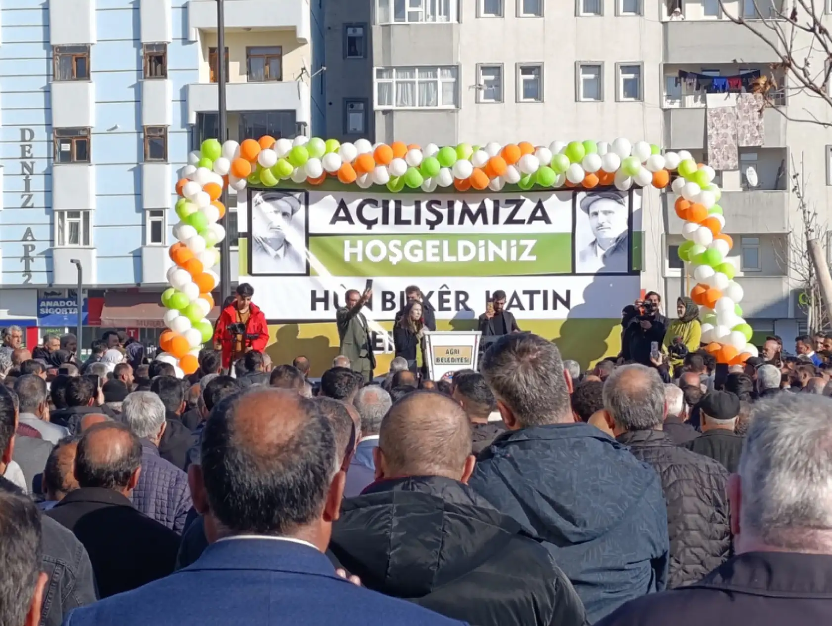 Şehrin yeni yaşam merkezi Ağrı Kent Meydanı halkla buluştu