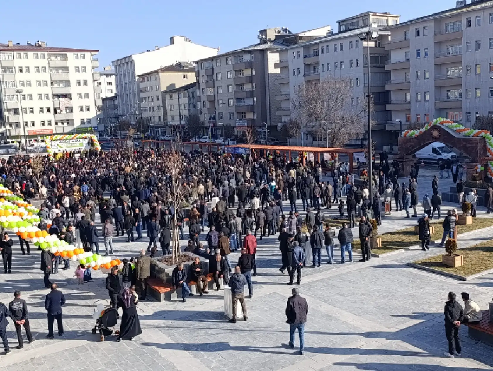 Şehrin yeni yaşam merkezi Ağrı Kent Meydanı halkla buluştu