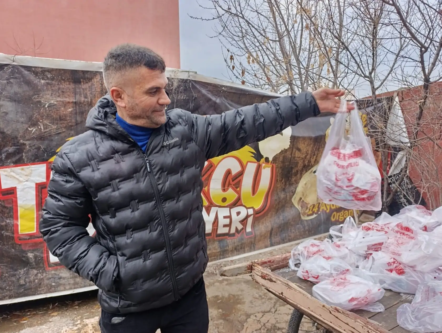 Ağrı'da her Cuma 250 aileye ücretsiz tavuk dağıtımı devam ediyor