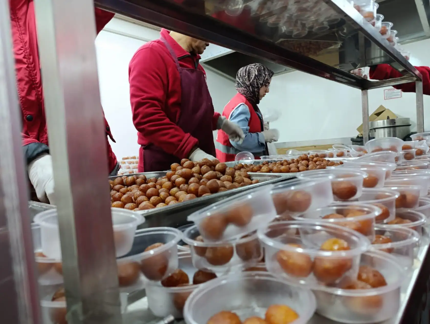 Ağrı Kızılay'dan Kadir Gecesi'nde lokma ikramı