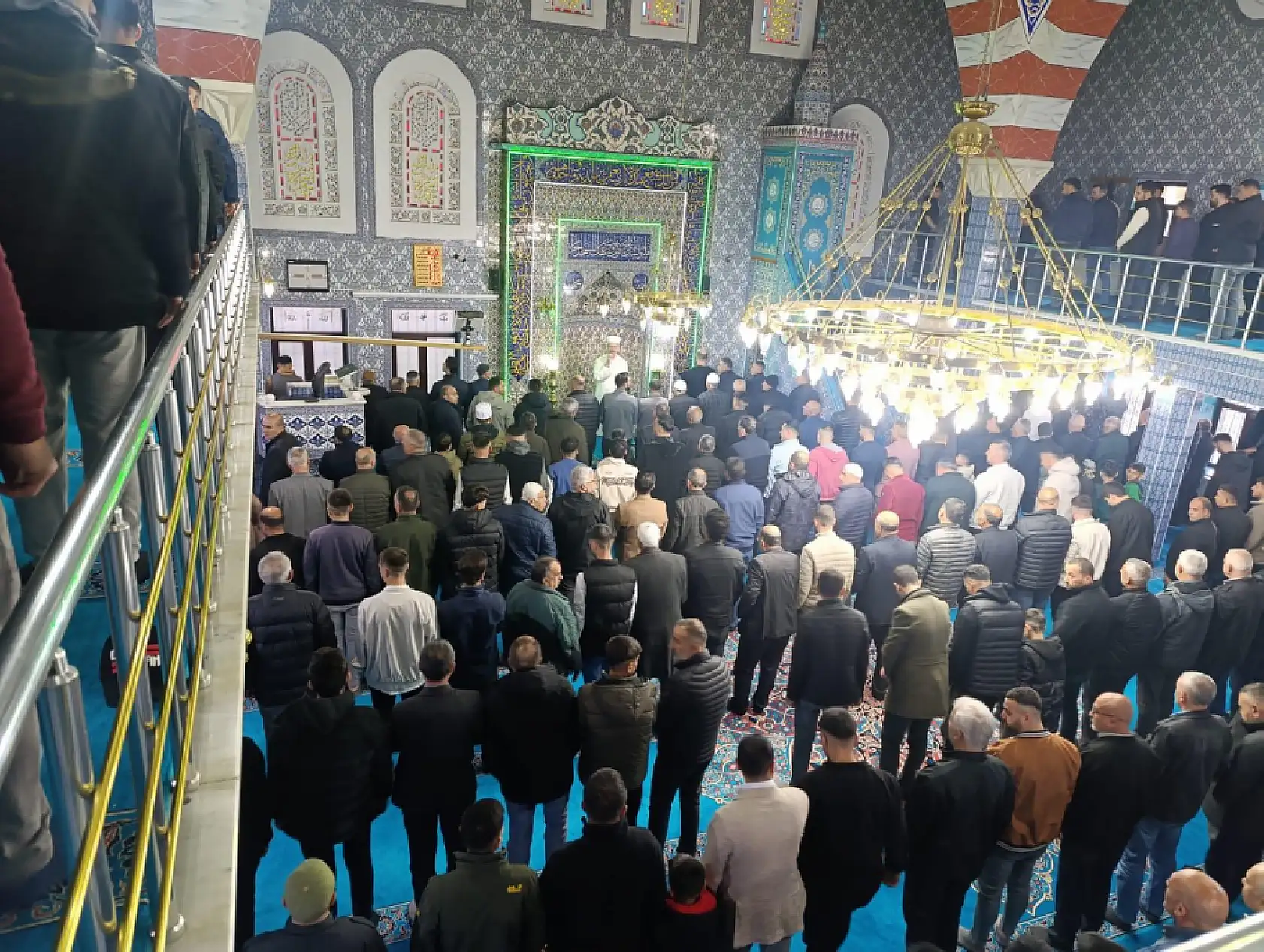 Doğubayazıt'ta bayram namazı kılındı, mezarlıklar ziyaret edildi