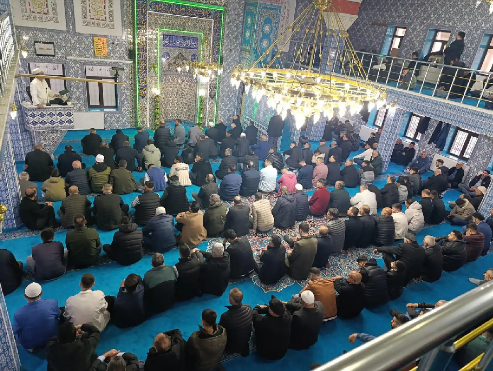 Doğubayazıt'ta bayram namazı kılındı, mezarlıklar ziyaret edildi