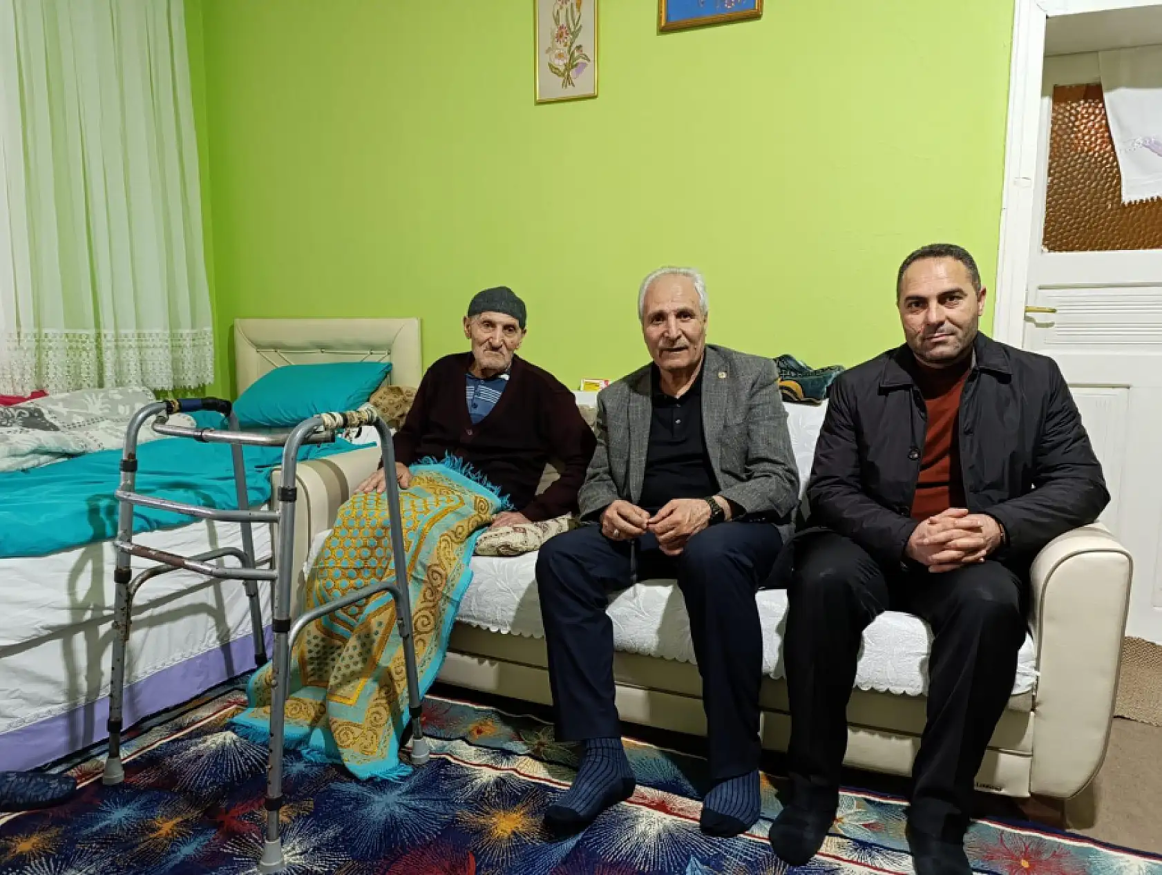 Eleşkirt Belediye Başkanı Yakut'tan, ulu çınarlara bayram ziyareti