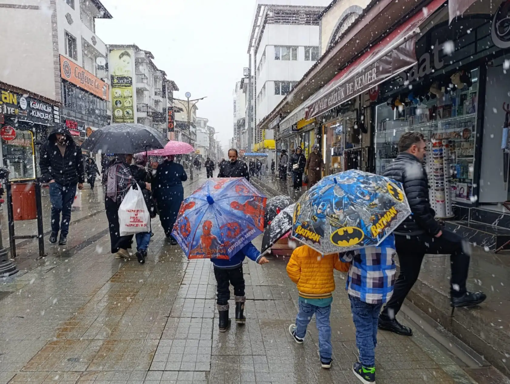 Ağrı'da bahar, yerini kısa süreli kışa bıraktı
