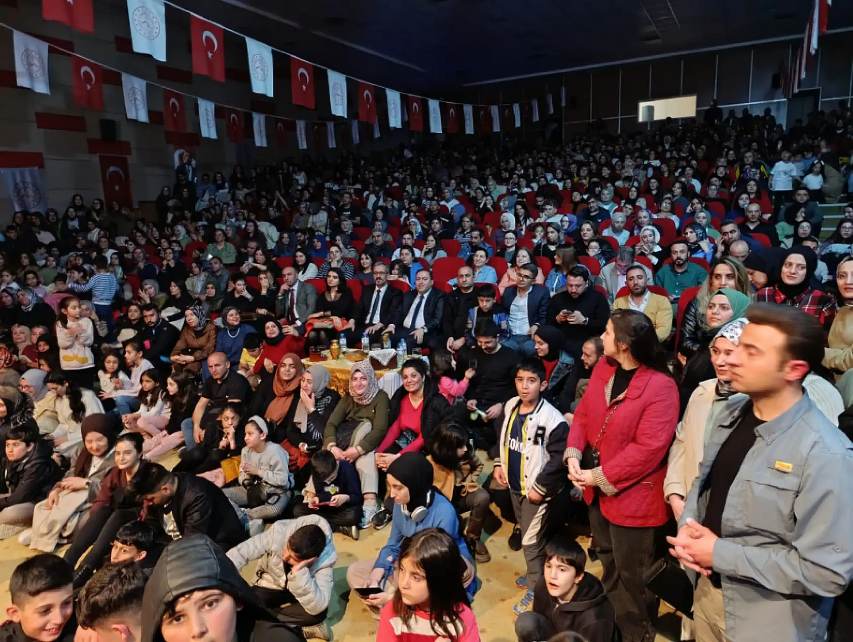 Ağrı'da müzikseverler 90'lar gecesinde buluştu