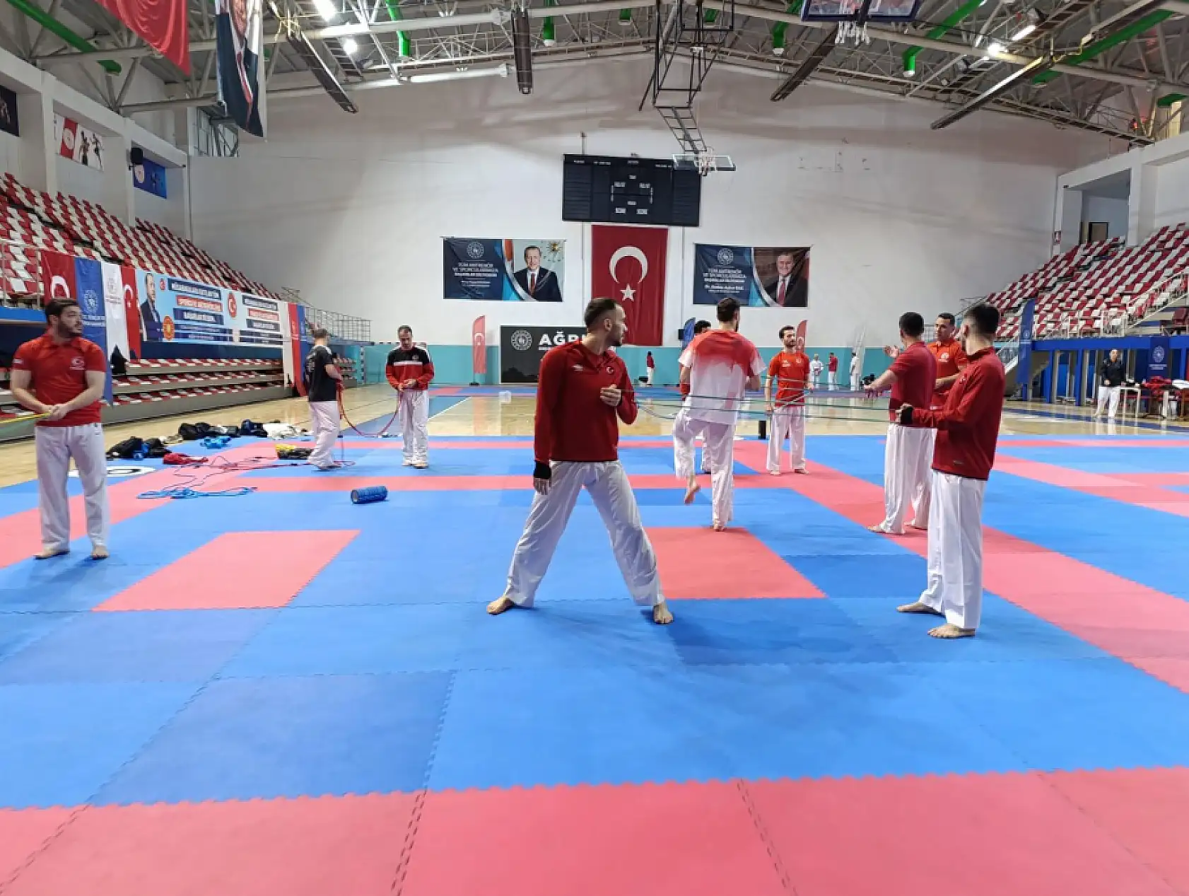 Milli karateciler Avrupa şampiyonası öncesi Ağrı'da kampa girdi!