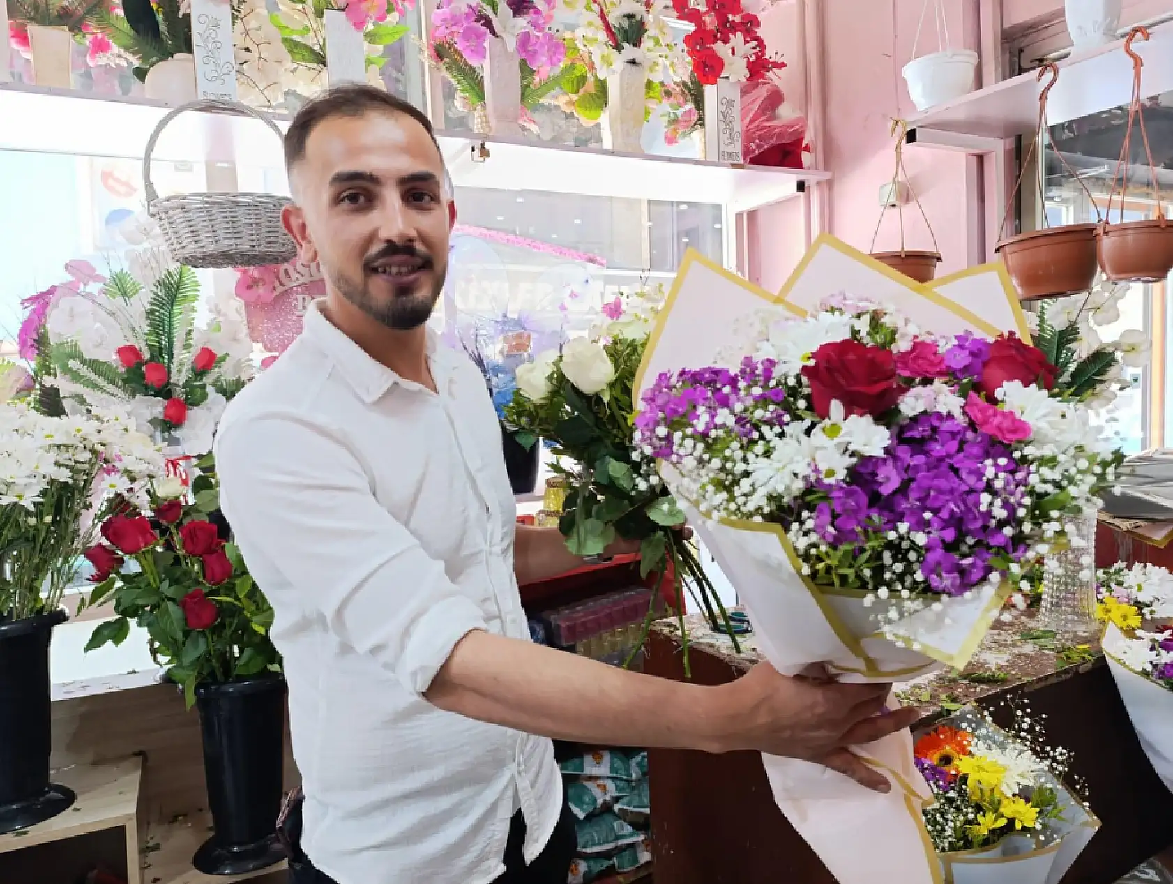 Anneler için en güzel çiçekler seçildi, Ağrı'da sipariş yoğunluğu yaşandı