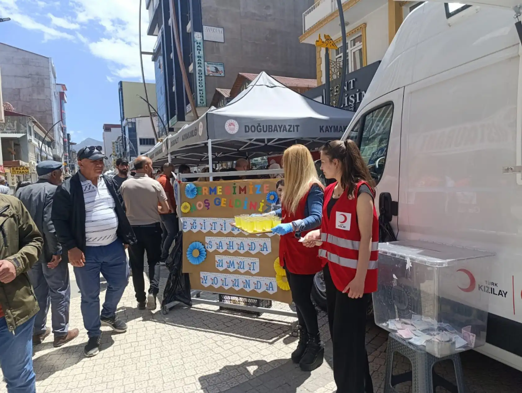 Doğubayazıt halkı ve kurumlar Muhammed Azam için kermeste buluştu