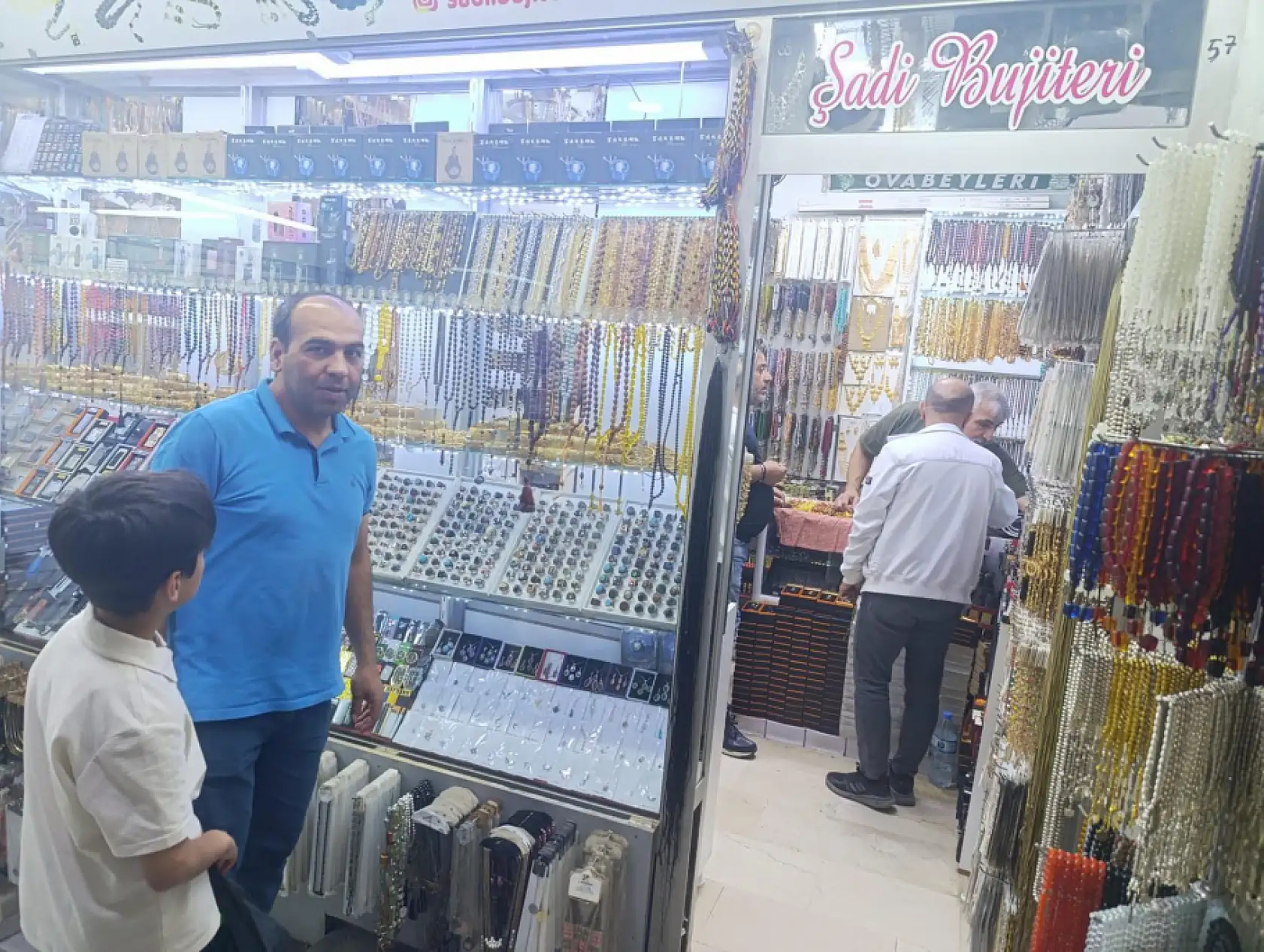 Doğubayazıt'ta bayram hareketliliği pasajlara yansıdı