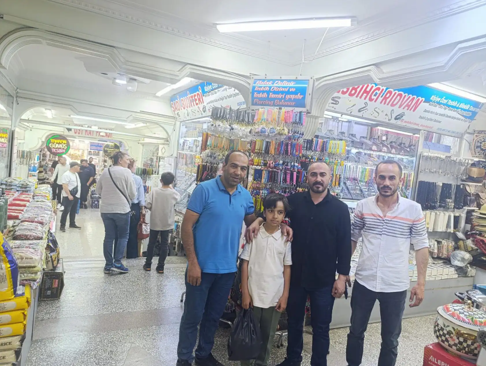 Doğubayazıt'ta bayram hareketliliği pasajlara yansıdı
