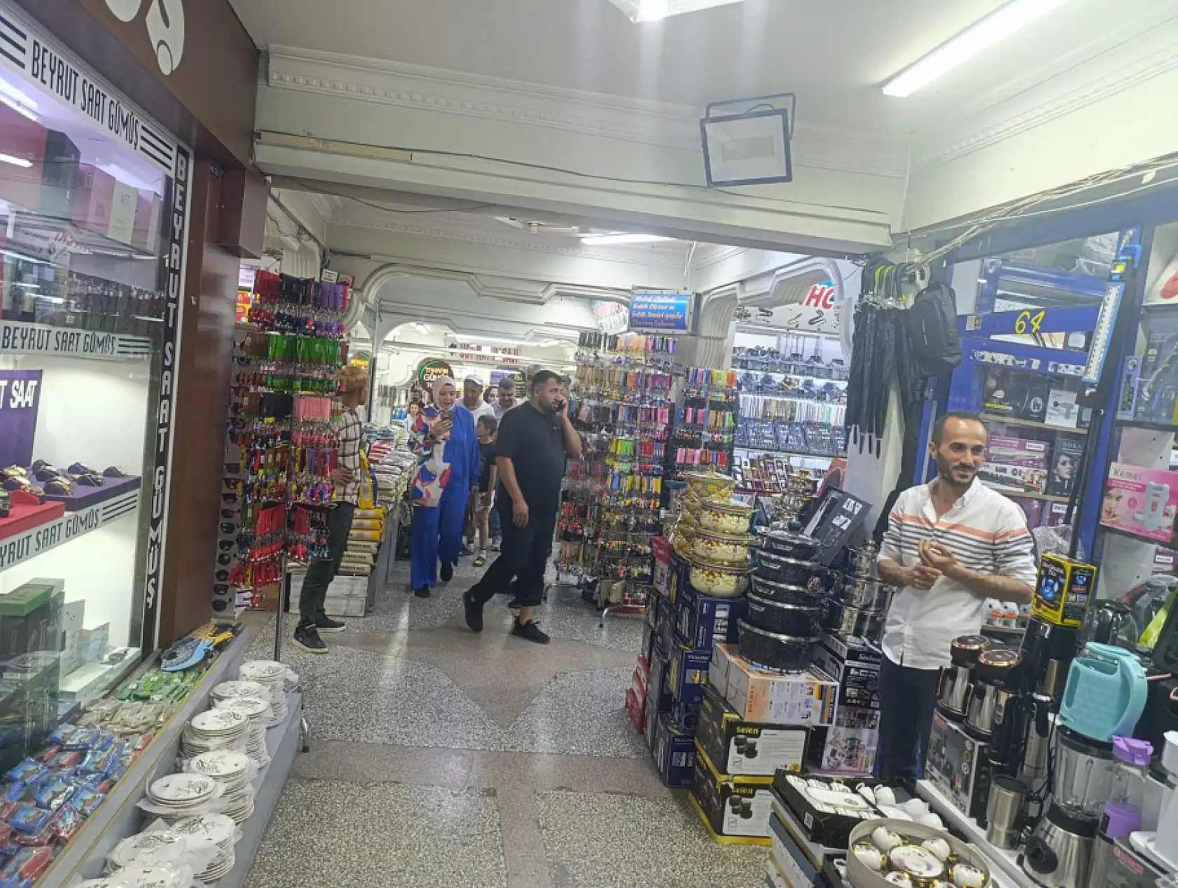 Doğubayazıt'ta bayram hareketliliği pasajlara yansıdı