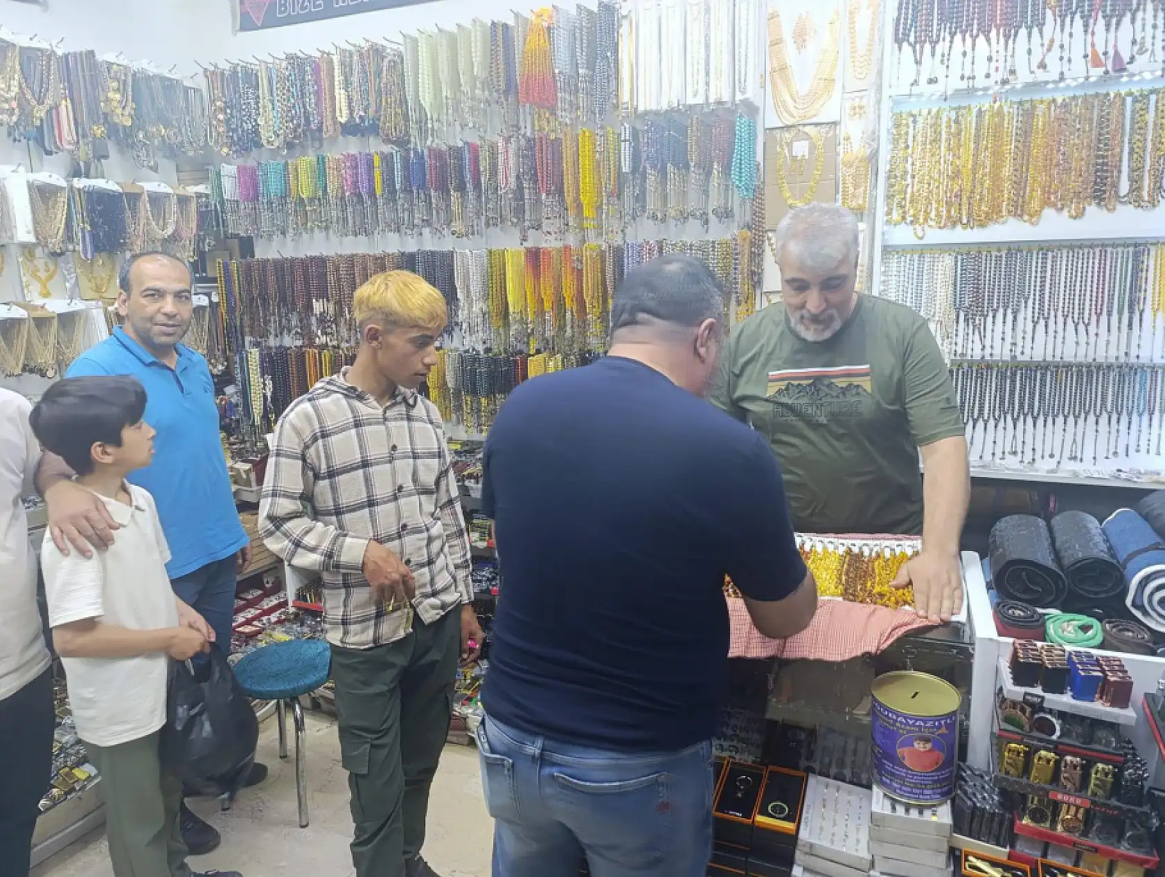Doğubayazıt'ta bayram hareketliliği pasajlara yansıdı