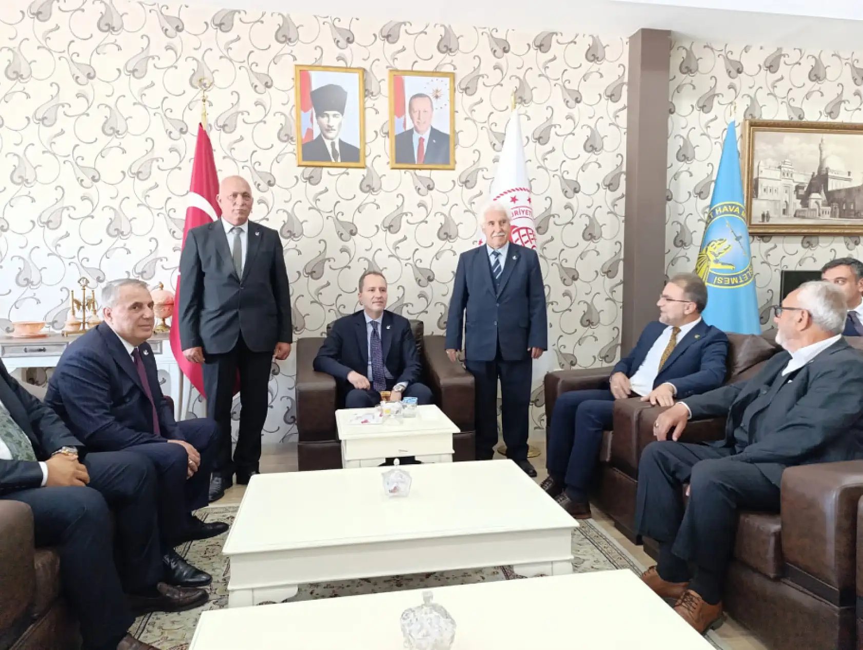 Yeniden Refah genel başkanı Erbakan Ağrı'da çiçeklerle karşılandı