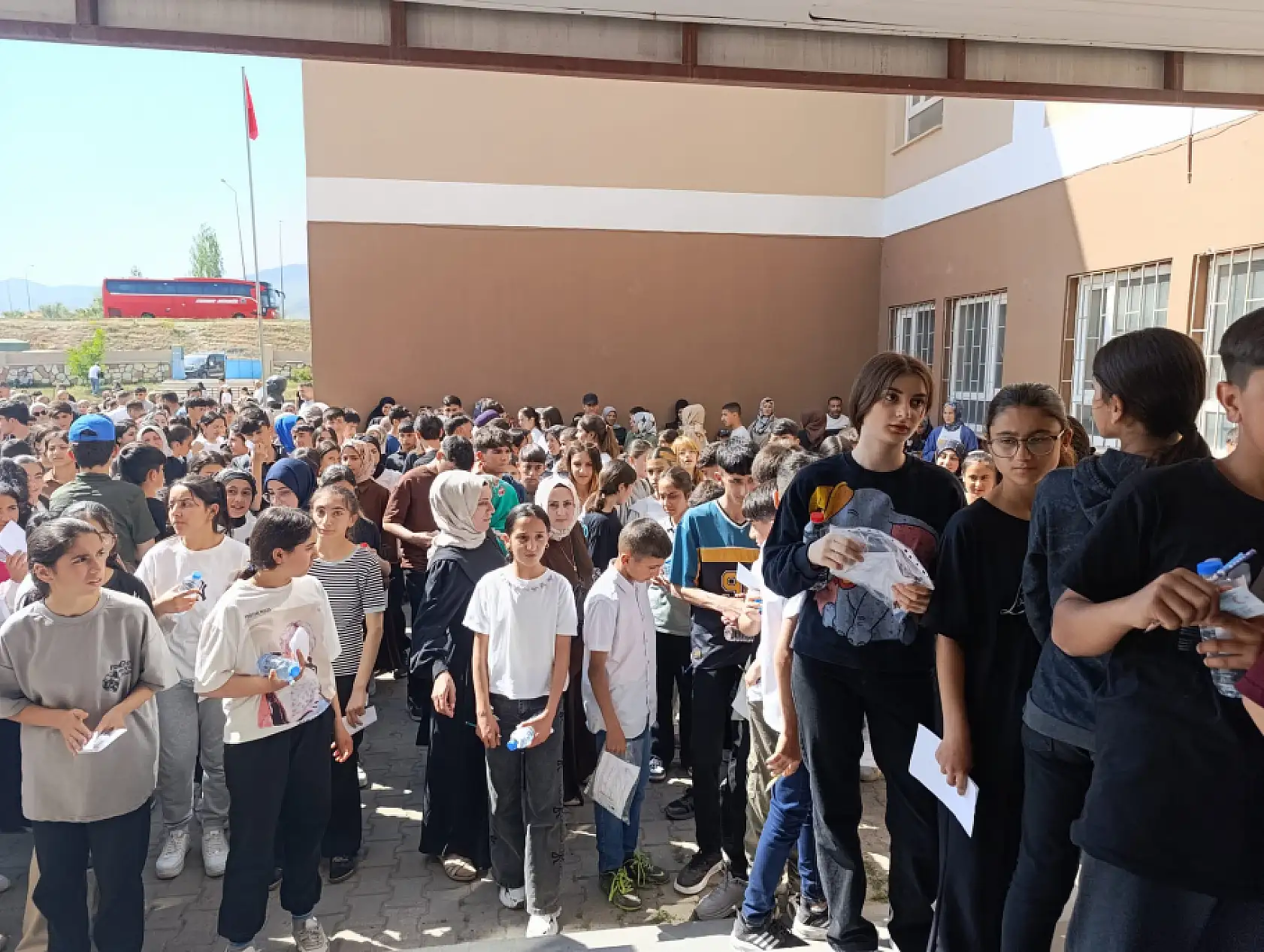 Doğubayazıt'ta LGS sınavı heyecanla başladı