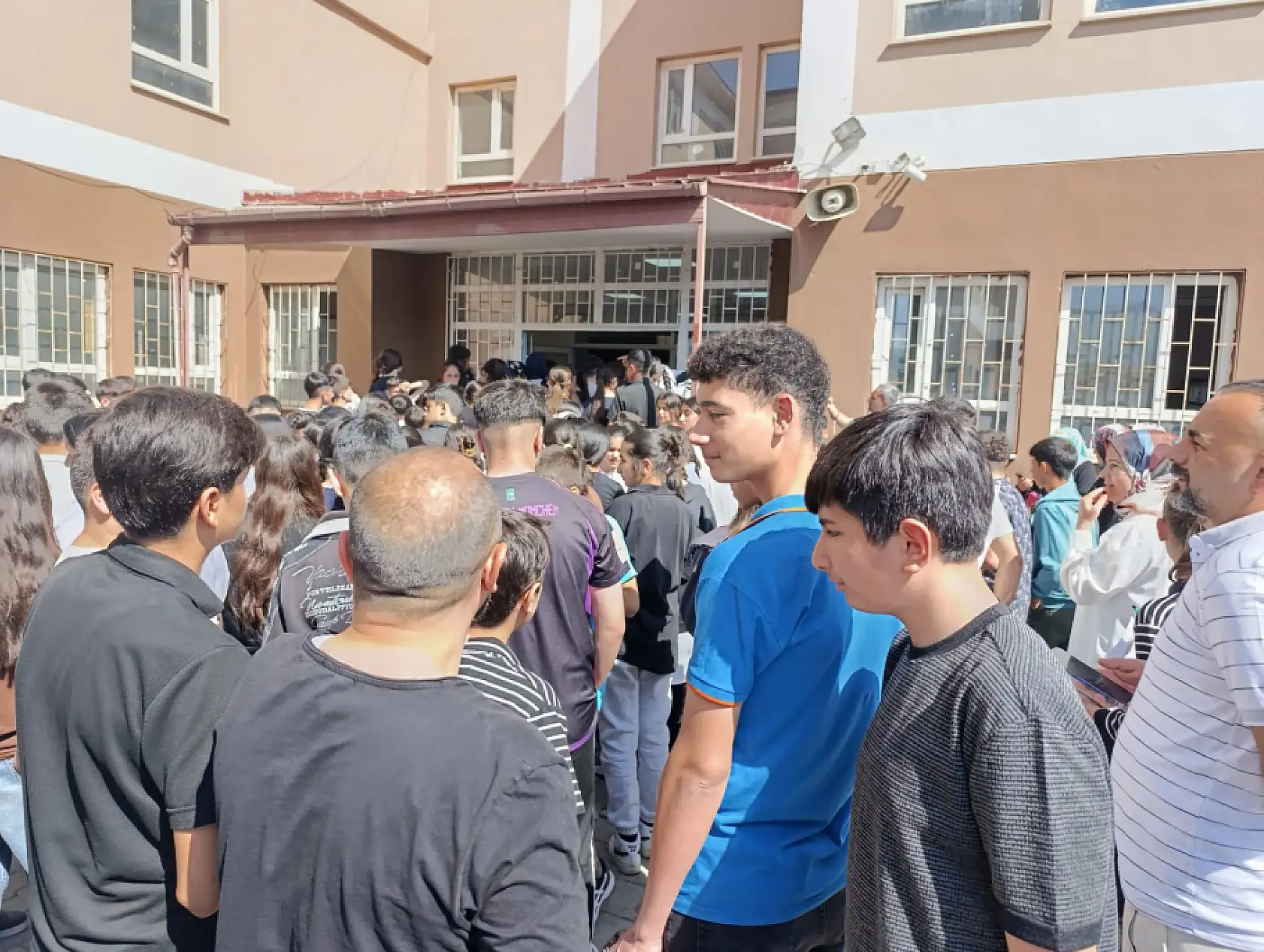 Doğubayazıt'ta LGS sınavı heyecanla başladı