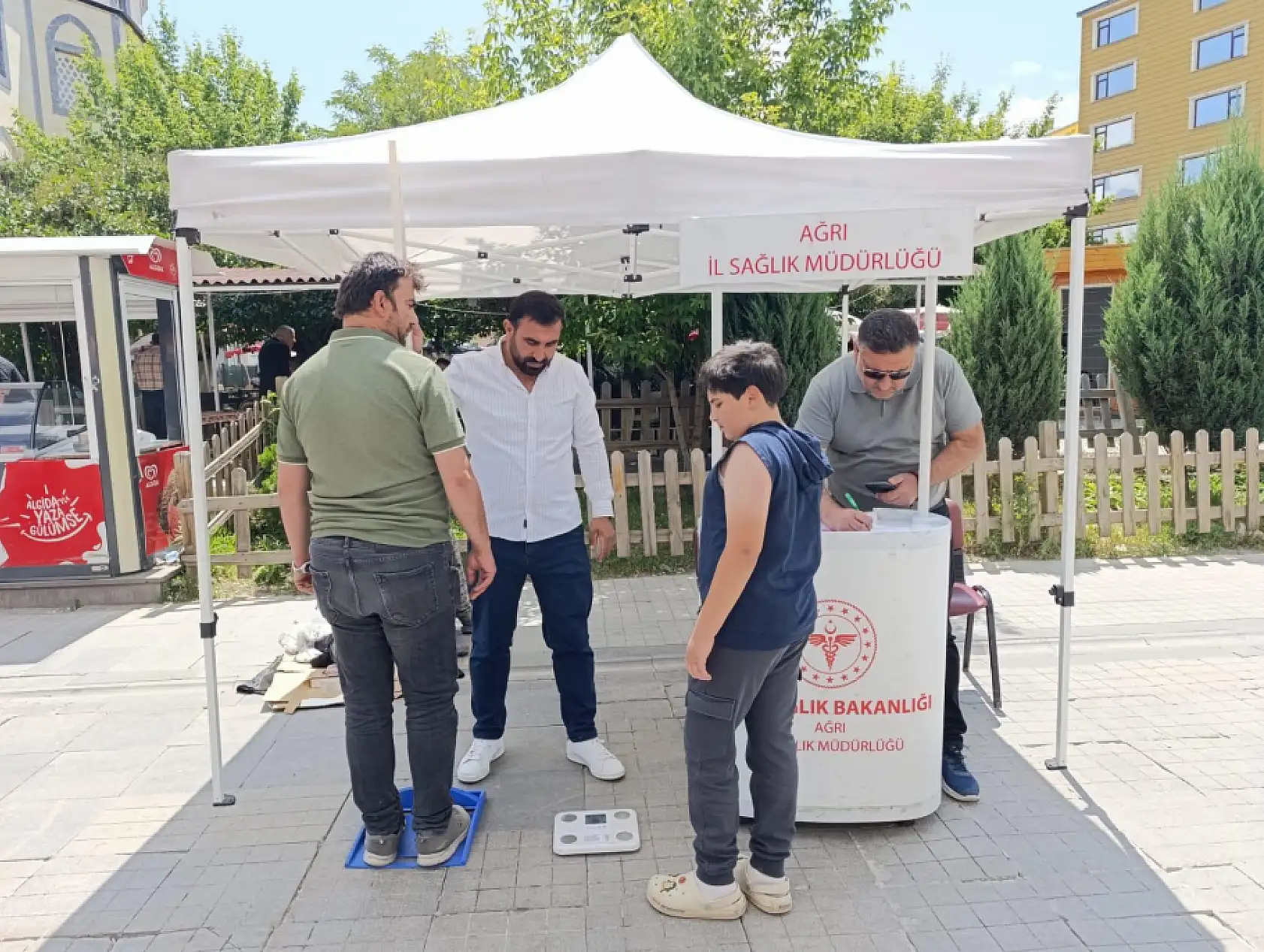Ağrı'da sağlık taramaları caddelere taşındı