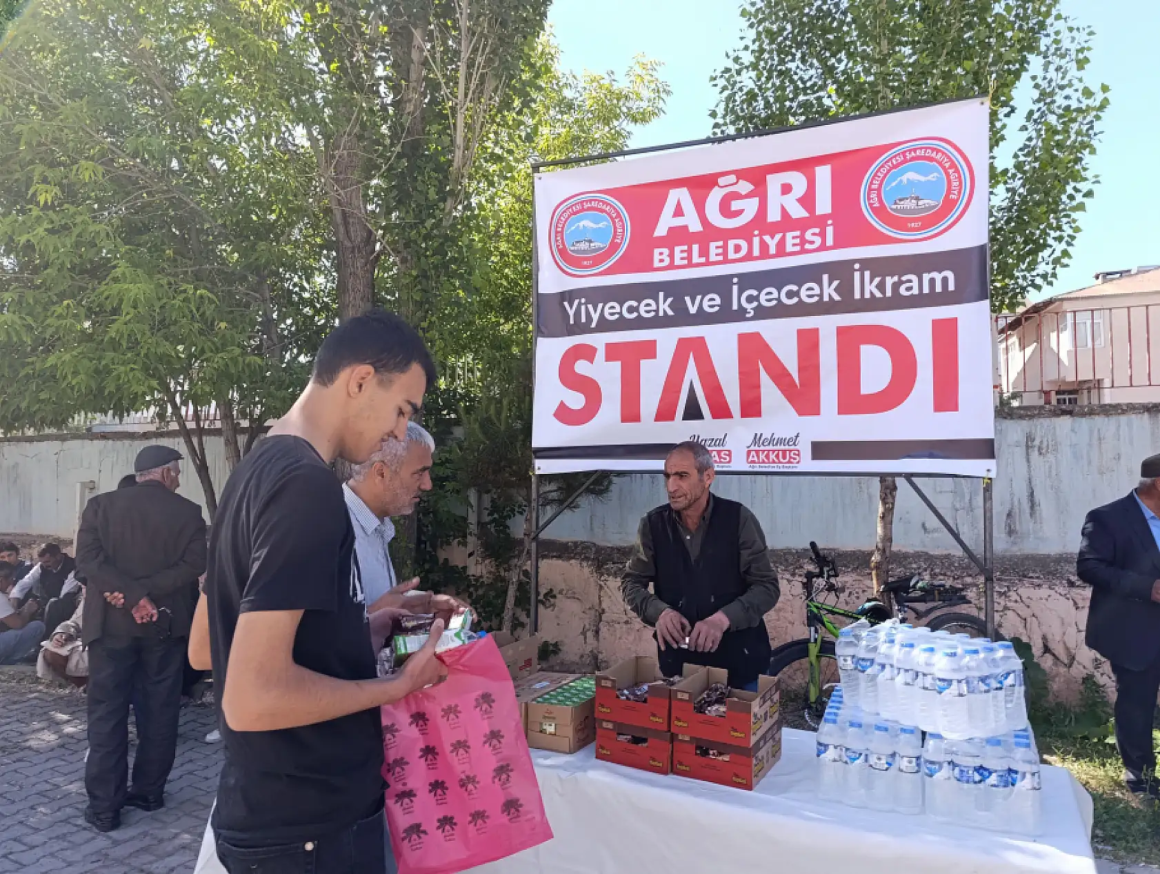 Ağrı Belediyesi'nden TYT'ye giren öğrencilere ikram desteği