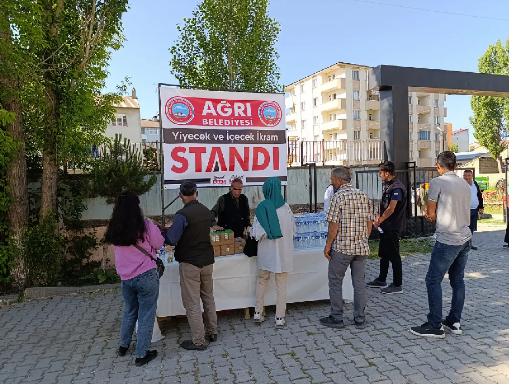 Ağrı Belediyesi'nden TYT'ye giren öğrencilere ikram desteği