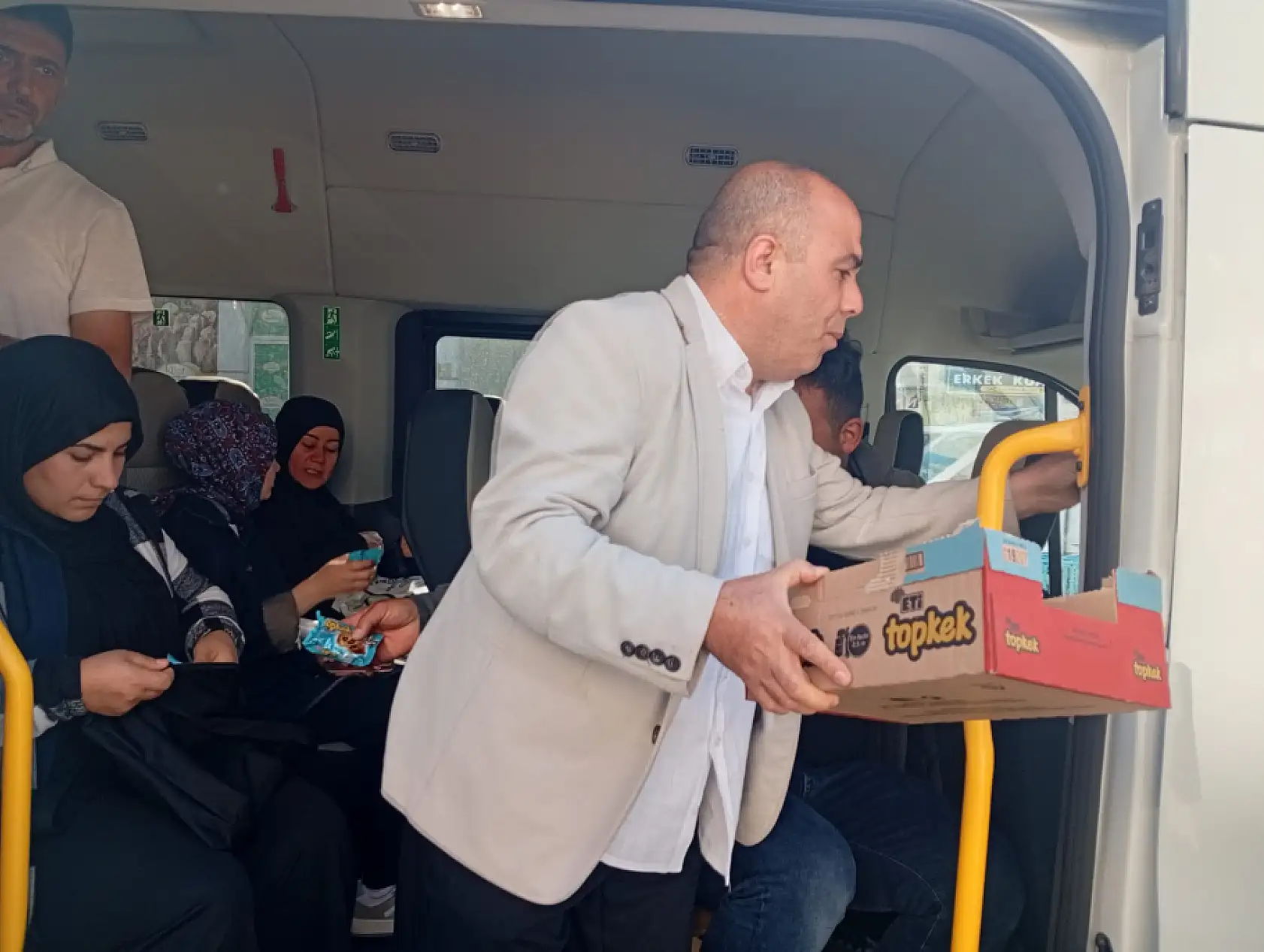 Eleşkirt'te gençlere tam destek: Belediye sınav sabahı sahadaydı