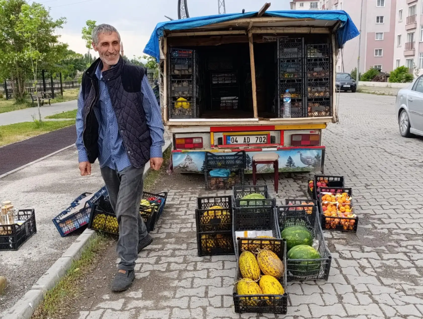 Manav tezgâhı artık sokakta: Ağrı'da kapı önünde taze meyve dönemi